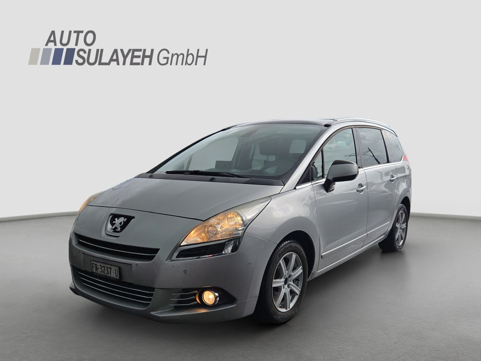 PEUGEOT 5008 1.6 16V T Family-image-12