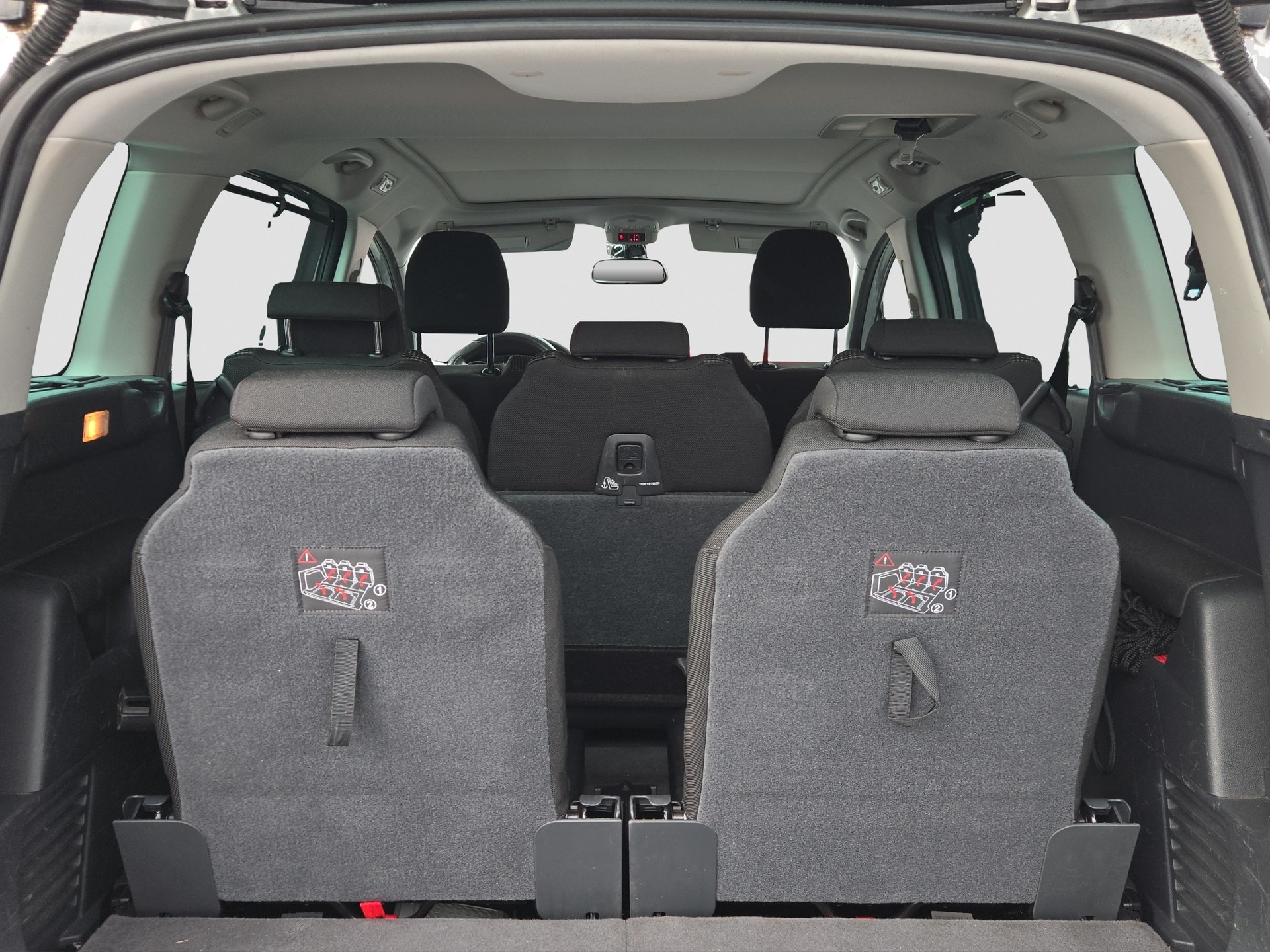 PEUGEOT 5008 1.6 16V T Family-image-4