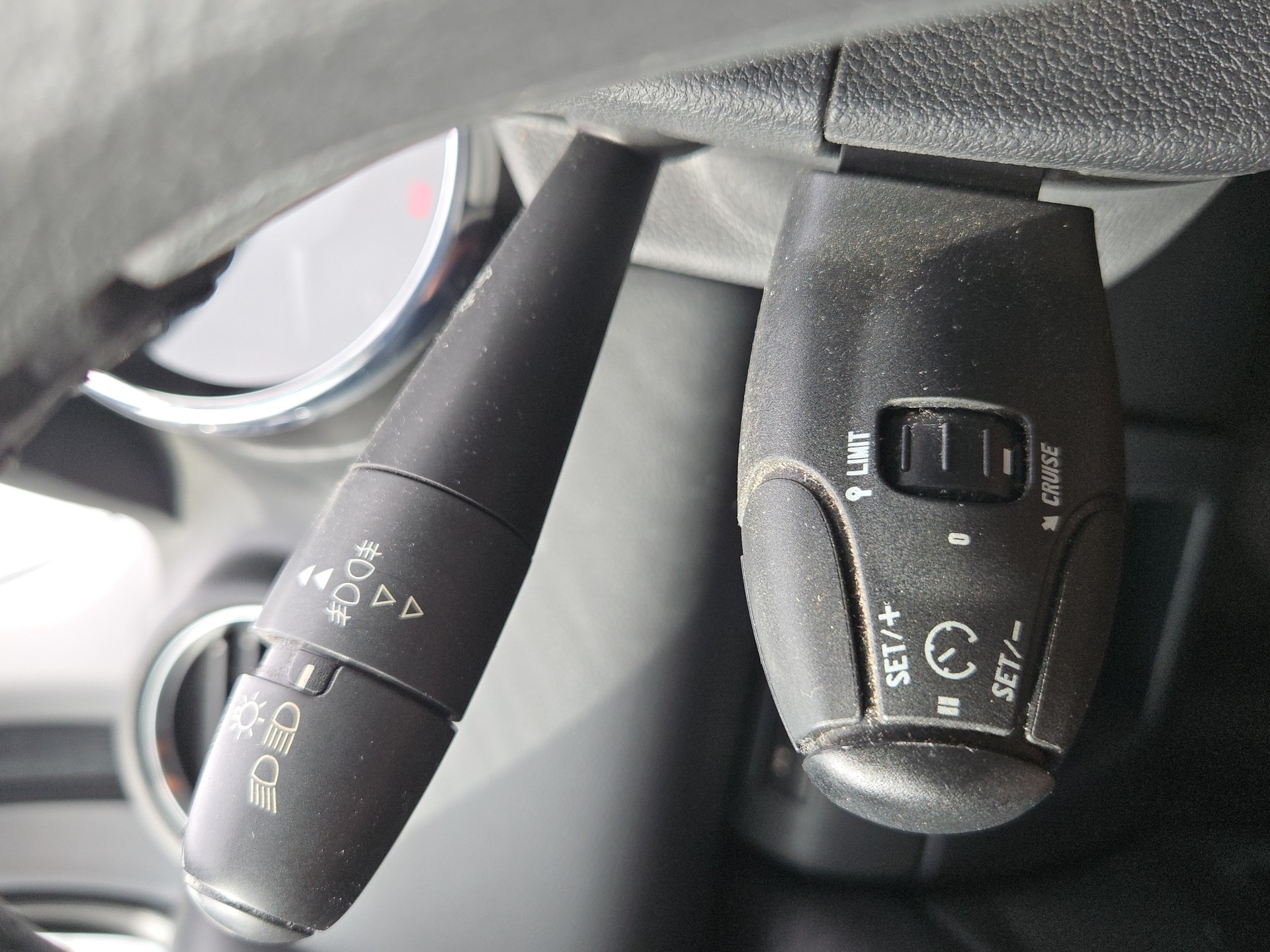 PEUGEOT 5008 1.6 16V T Family-image-10
