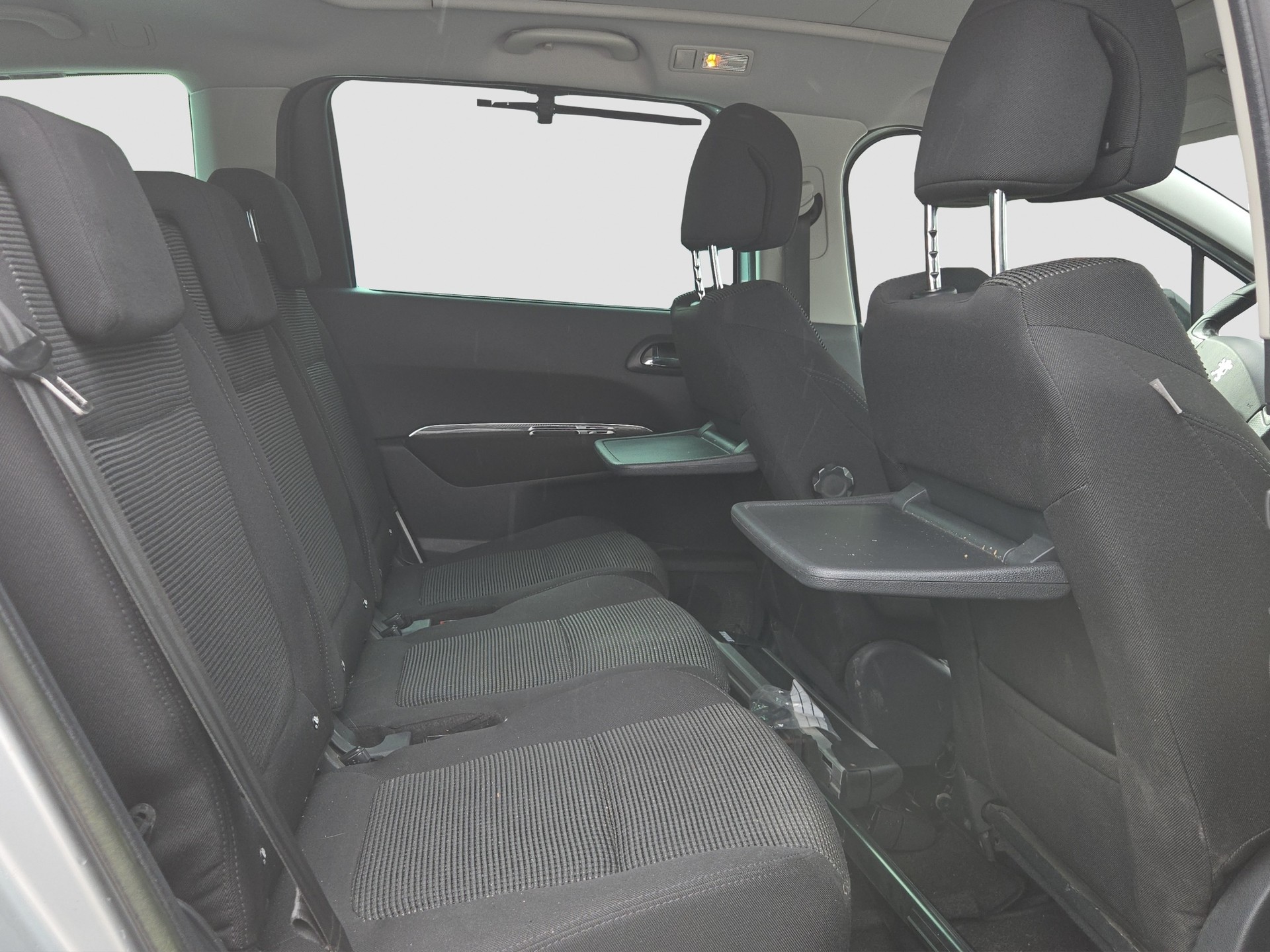 PEUGEOT 5008 1.6 16V T Family-image-9