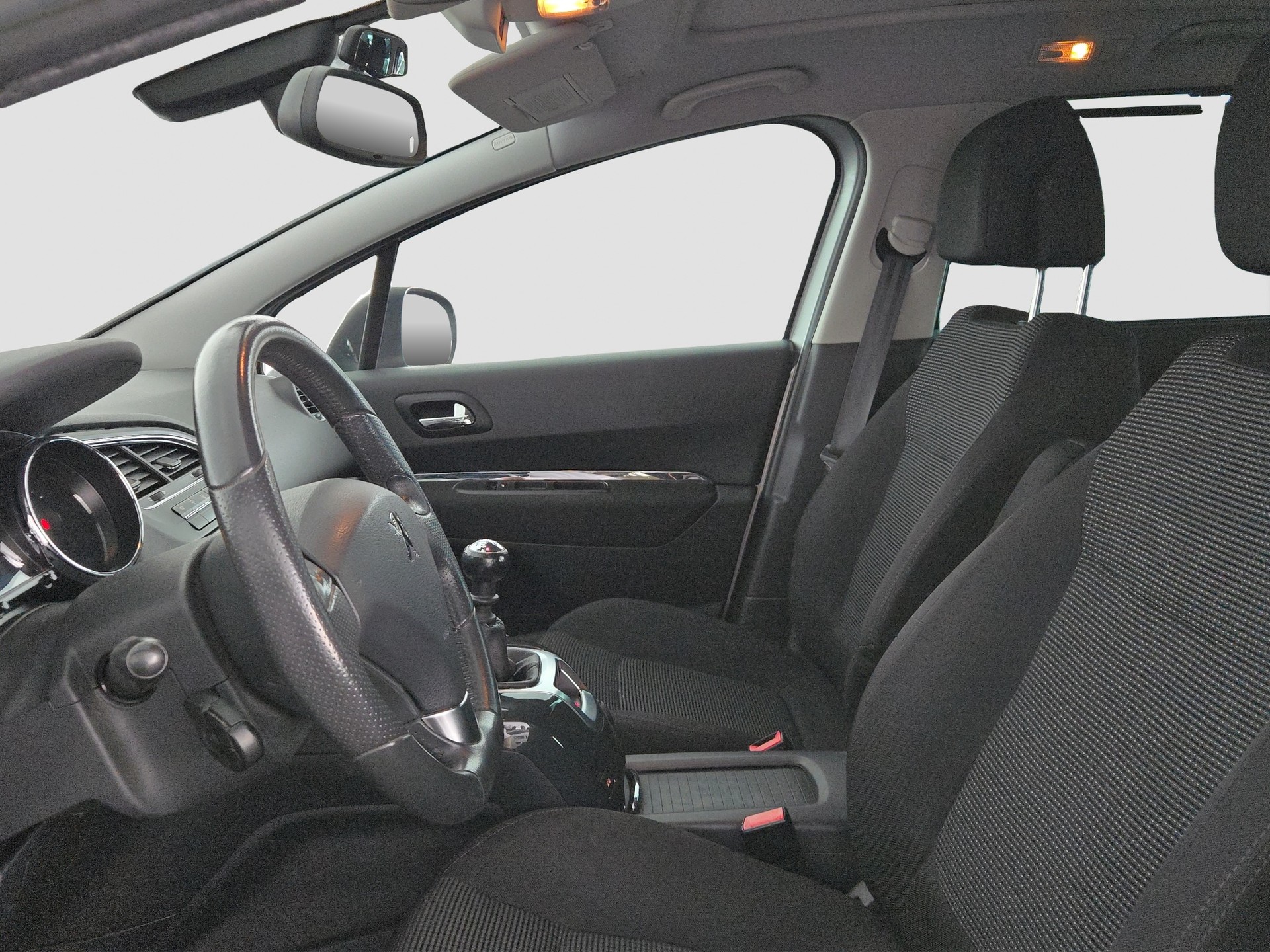 PEUGEOT 5008 1.6 16V T Family-image-11
