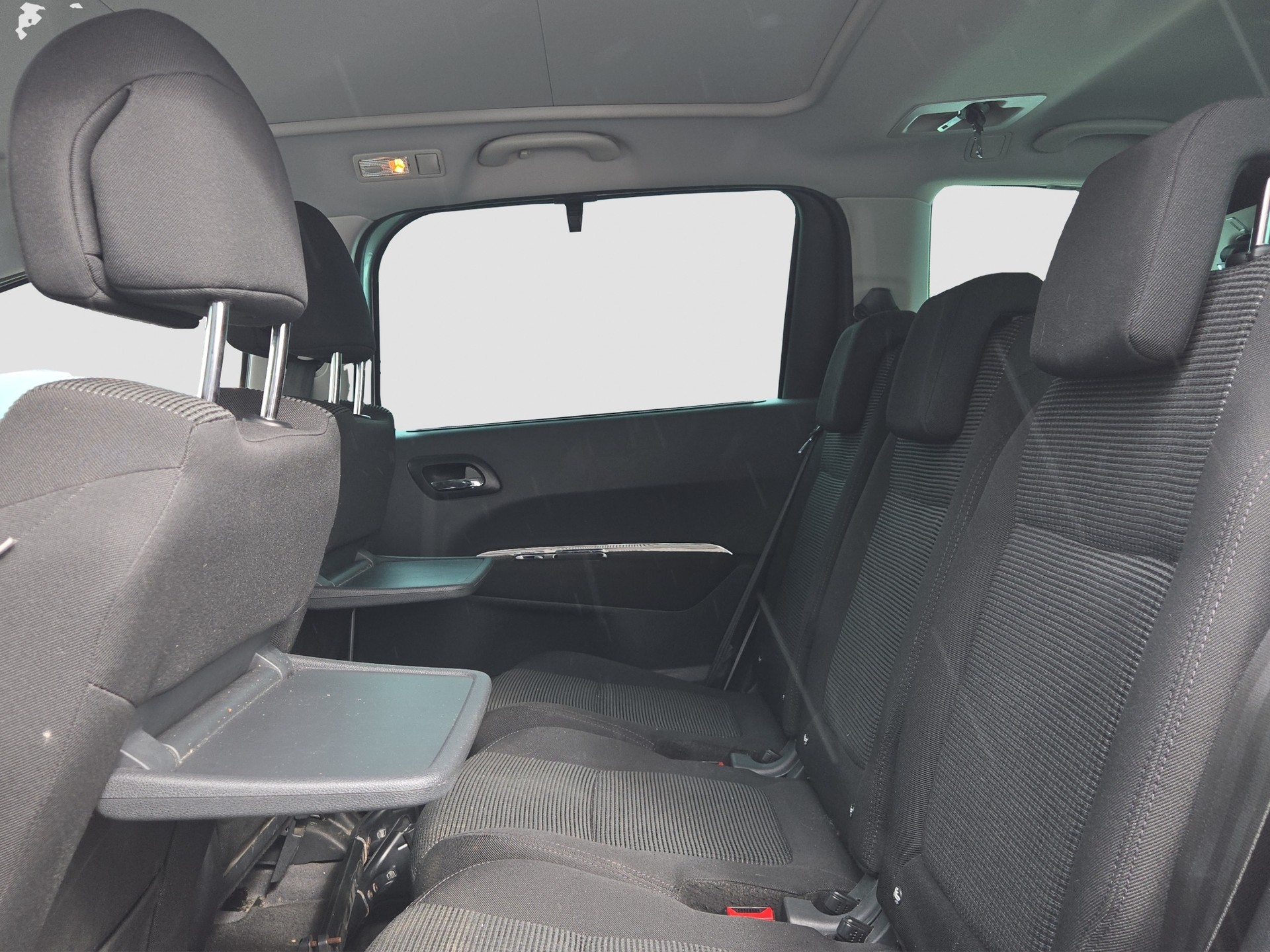 PEUGEOT 5008 1.6 16V T Family-image-14