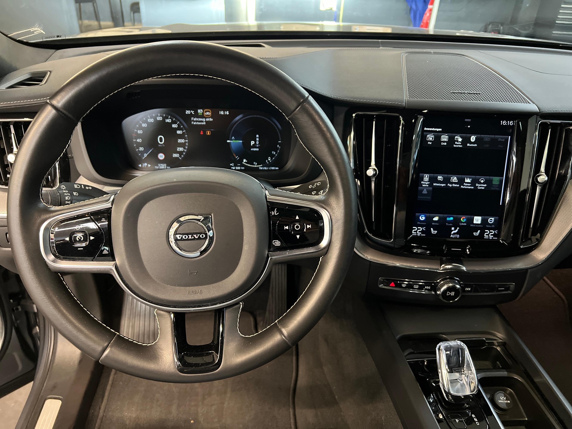 VOLVO XC60 2.0 T8 TE Inscription eAWD-image-9