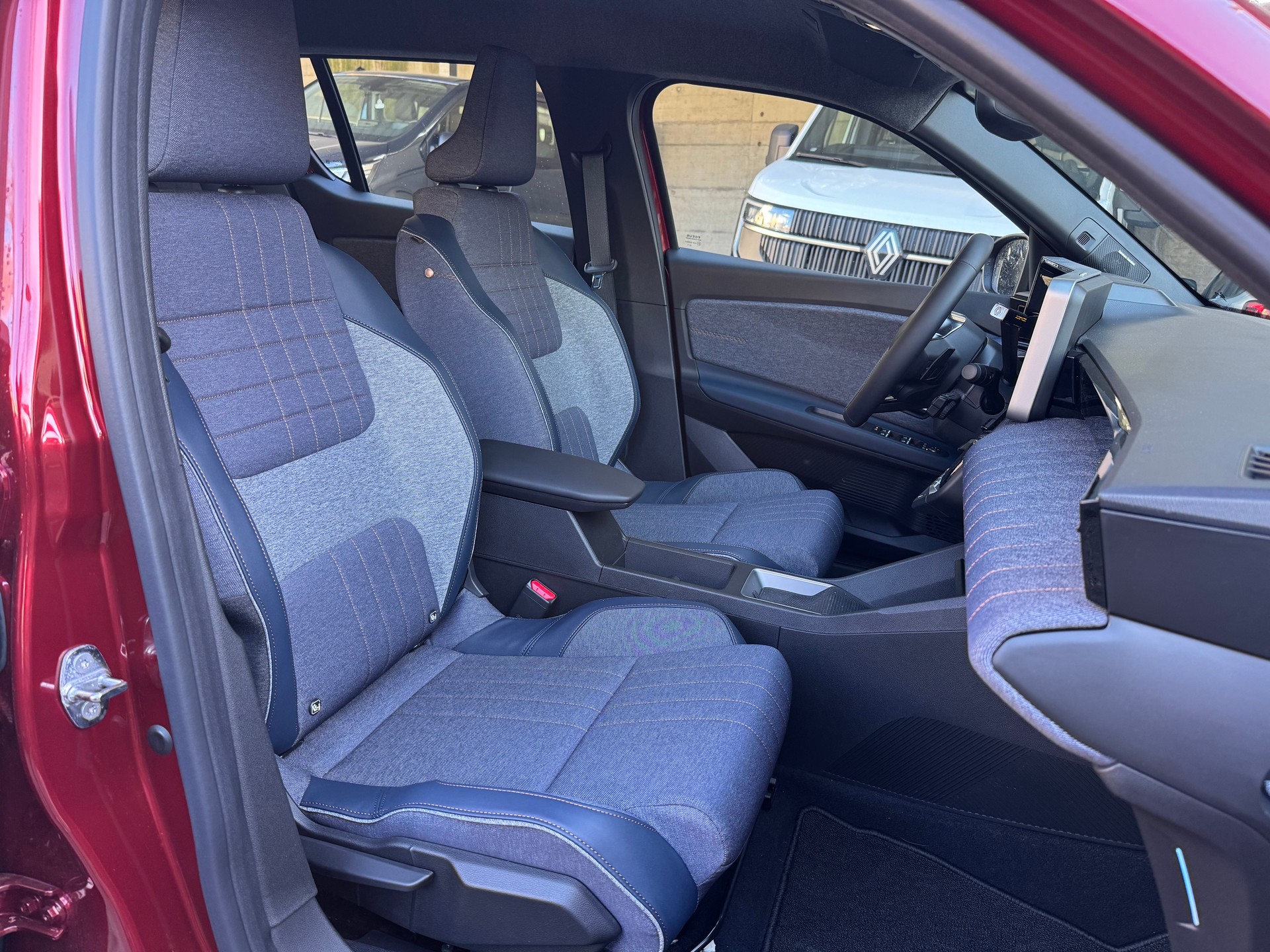 RENAULT R4 E-Tech Comfort Range 52 kWh Techno-image-9