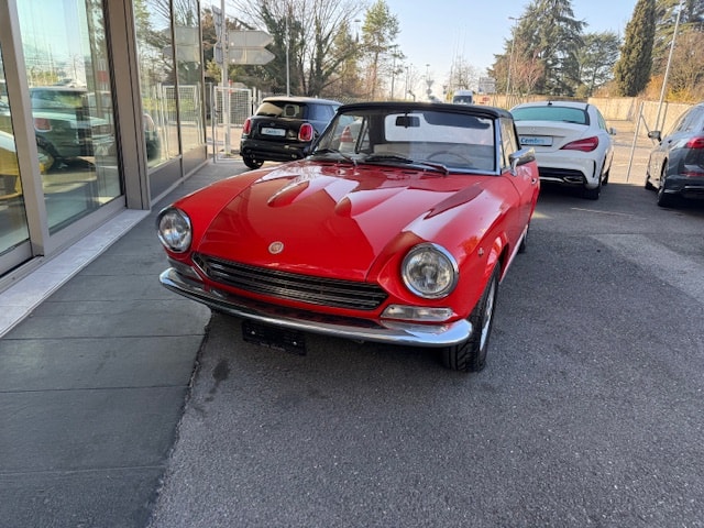 FIAT 124 Spider-image-2