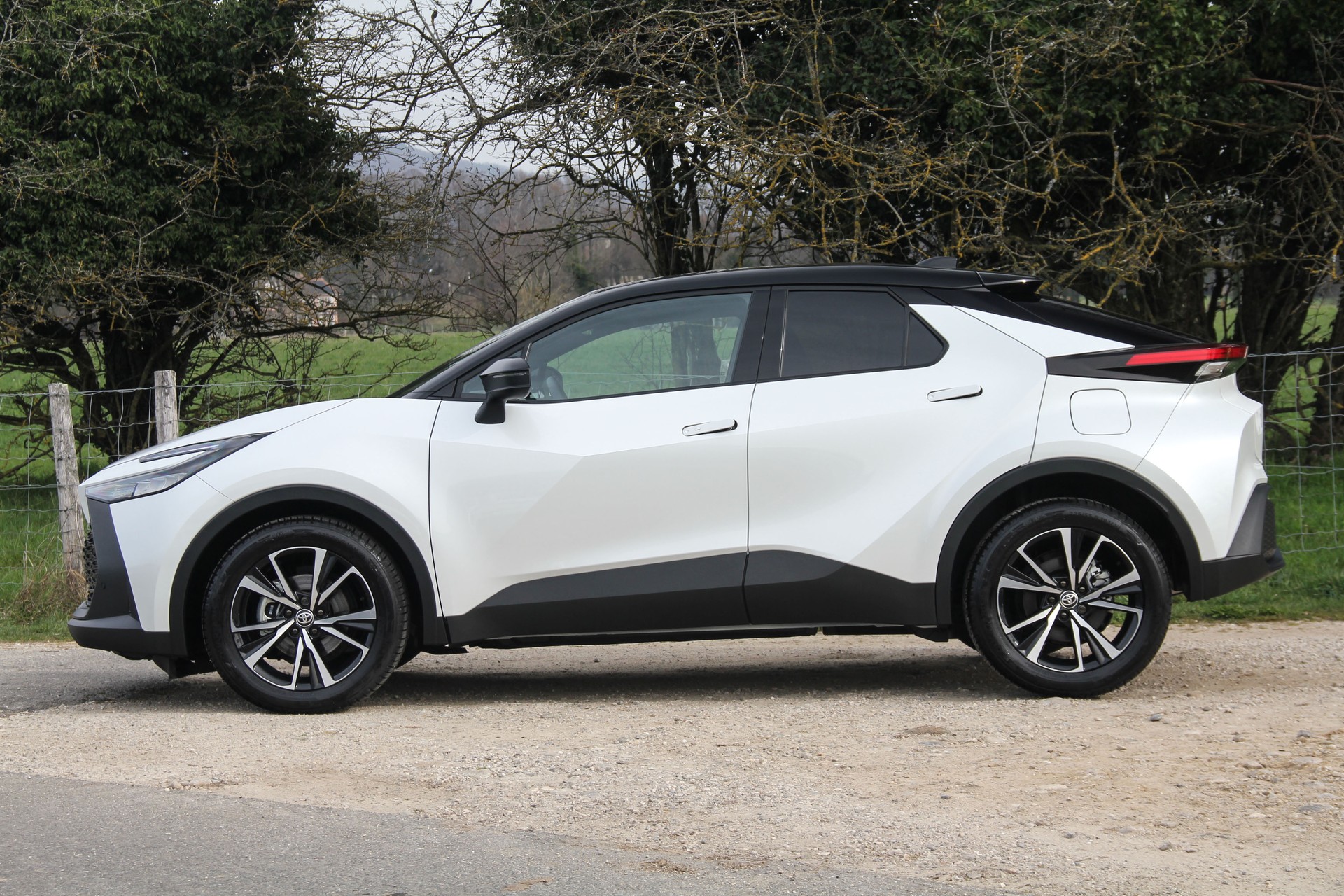 TOYOTA C-HR 2.0 HSD CVT Trend Team Player 🇯🇵 ⭐⭐⭐⭐⭐-image-24