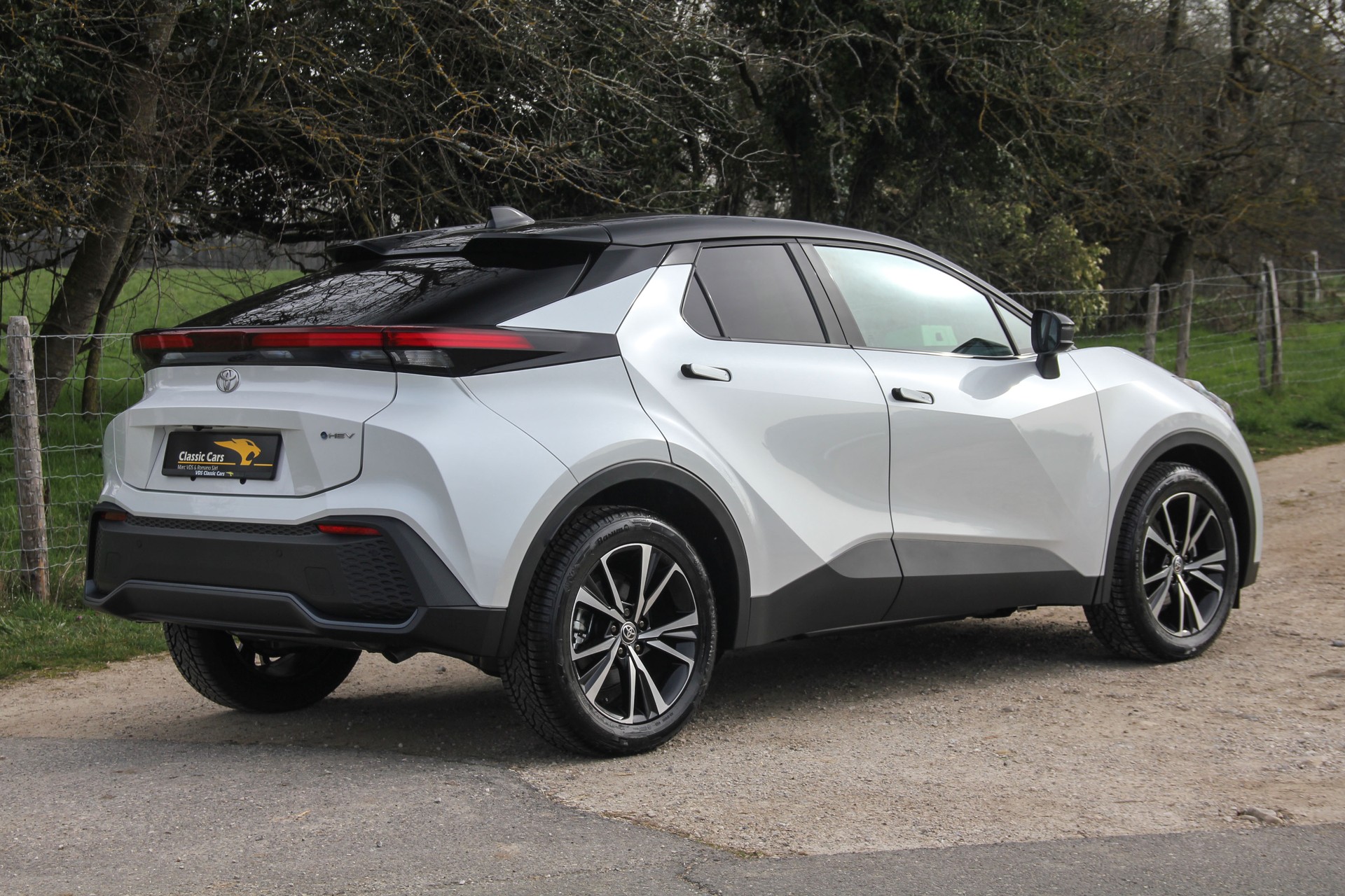 TOYOTA C-HR 2.0 HSD CVT Trend Team Player 🇯🇵 ⭐⭐⭐⭐⭐-showroom-element-3