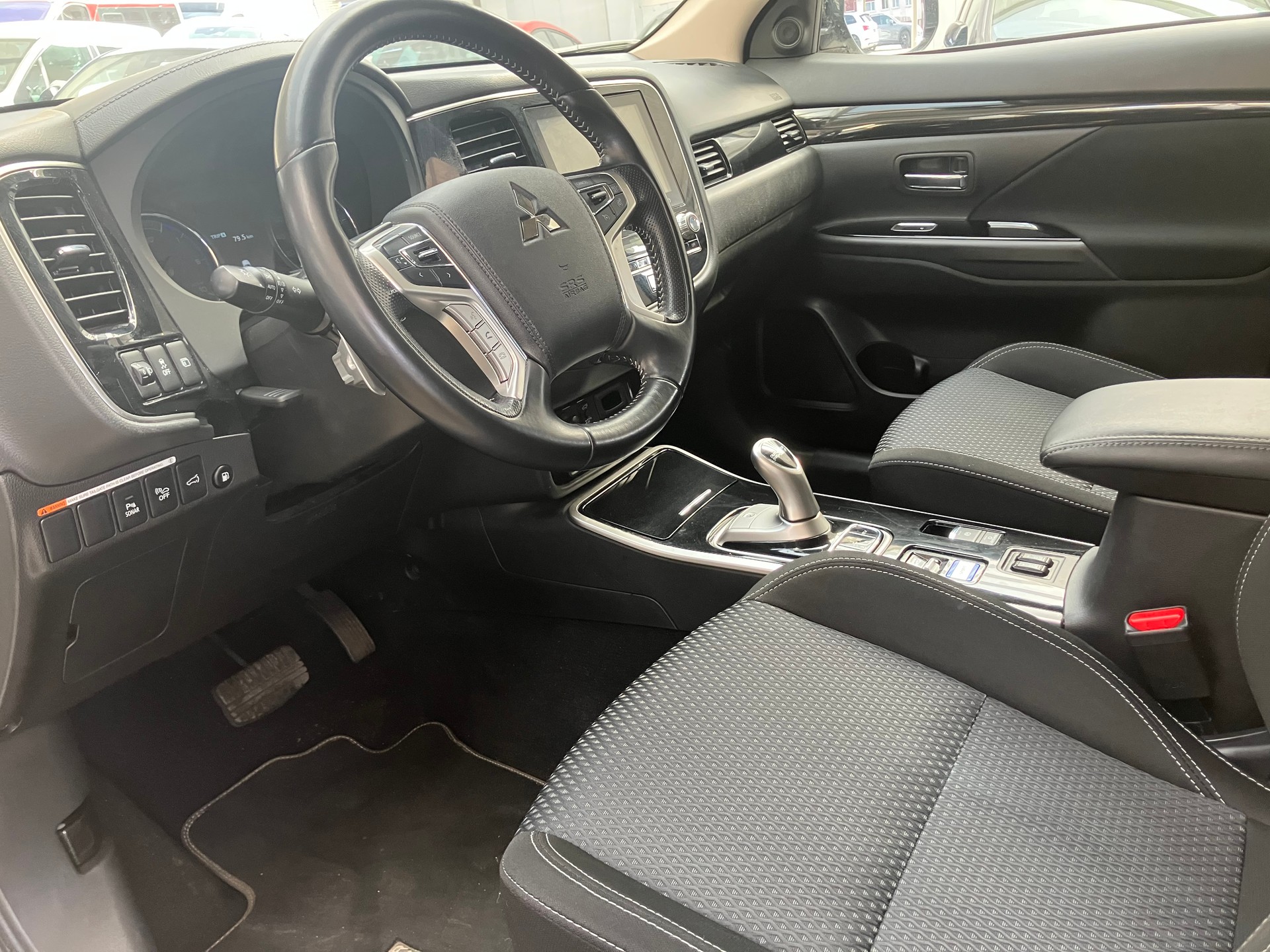 MITSUBISHI Outlander 2.4 PHEV Value 4WD Automatic-image-1