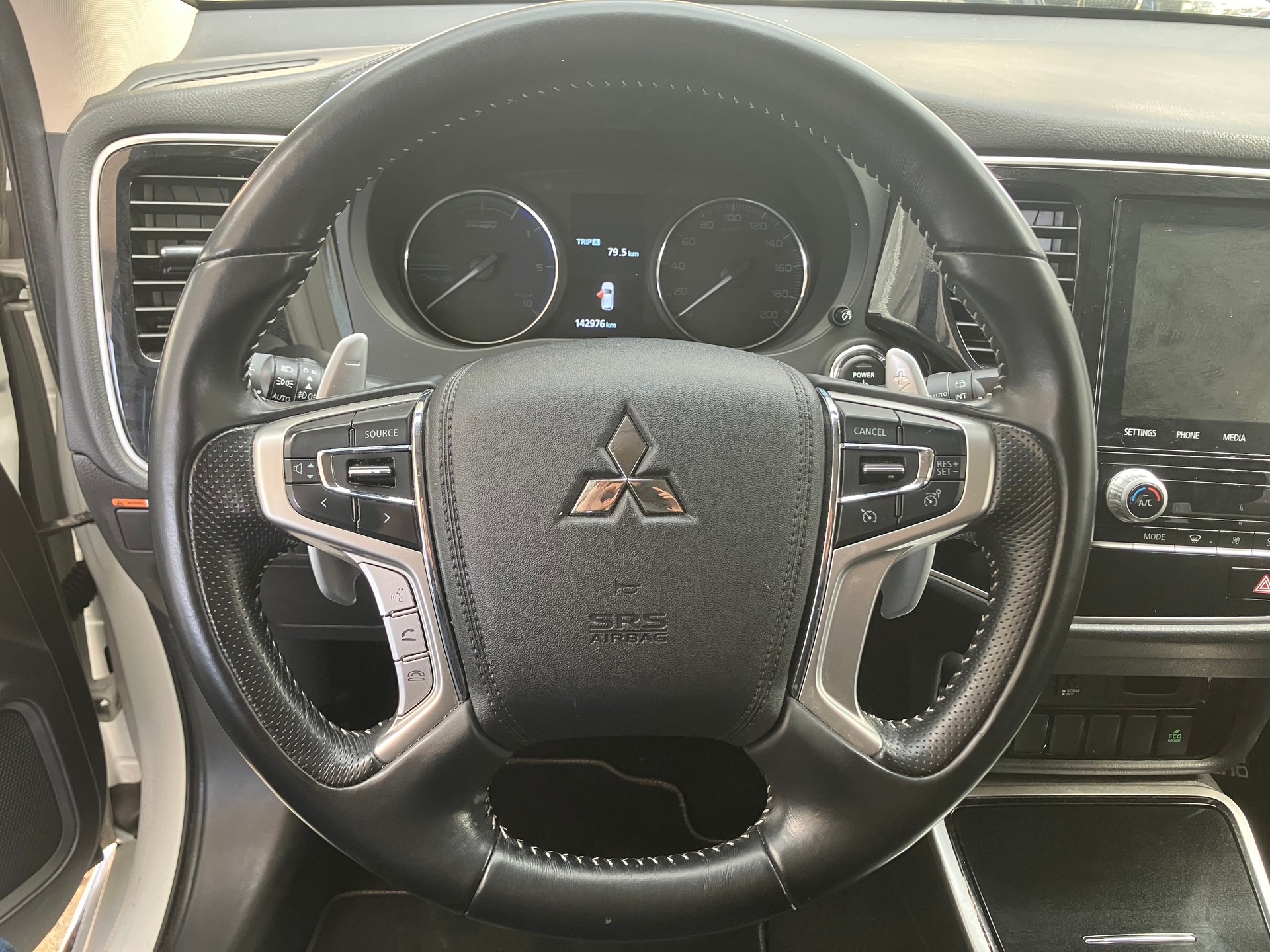 MITSUBISHI Outlander 2.4 PHEV Value 4WD Automatic-image-9