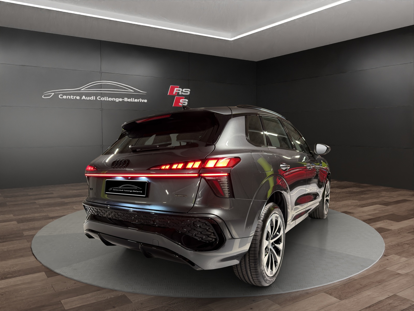 AUDI Q3 SUV TFSI quattro 195 kW S tronic-image-5