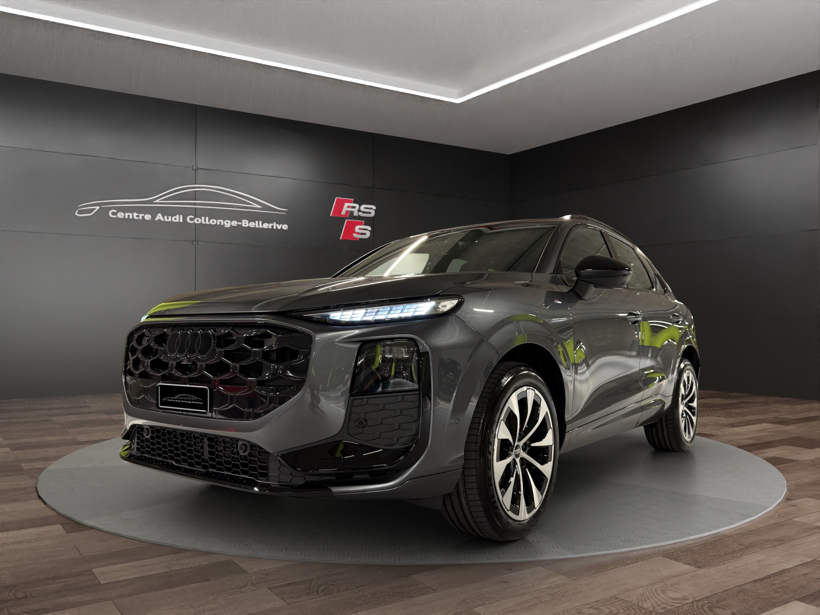 AUDI Q3 SUV TFSI quattro 195 kW S tronic-image-0