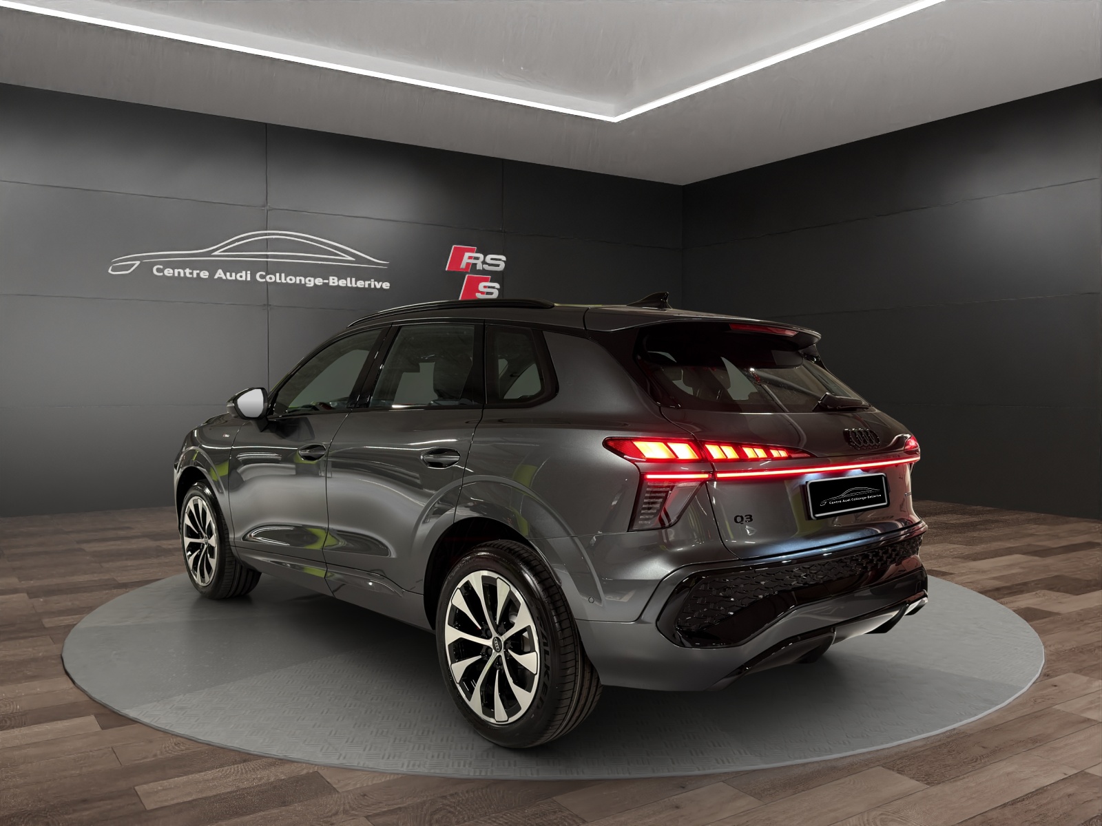 AUDI Q3 SUV TFSI quattro 195 kW S tronic-image-3