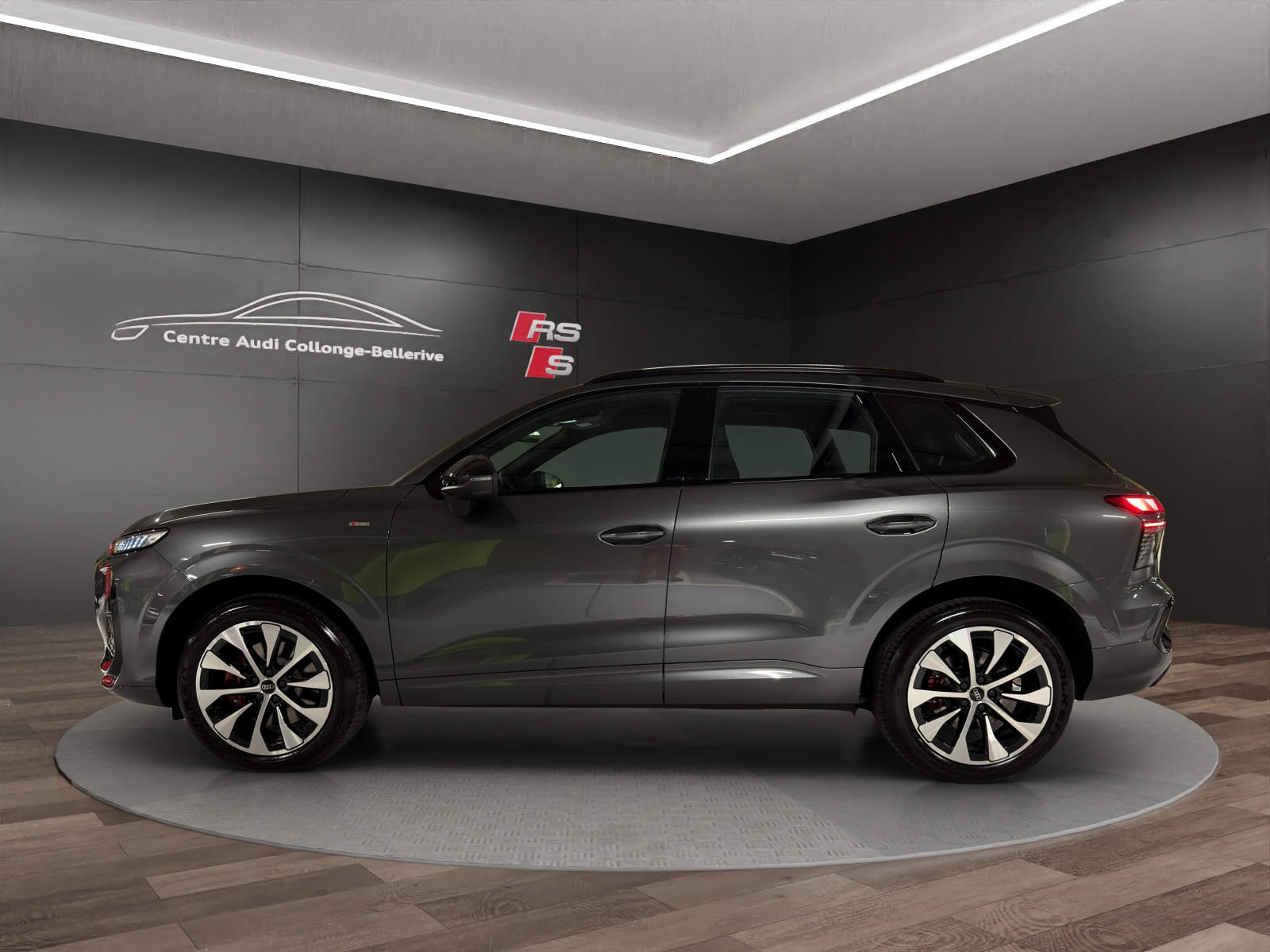 AUDI Q3 SUV TFSI quattro 195 kW S tronic-image-2
