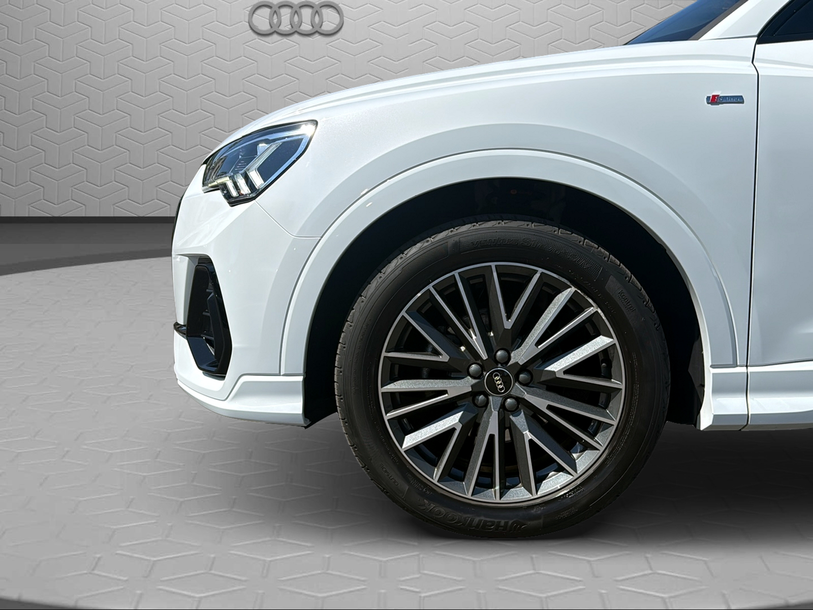 AUDI Q3 35 TFSI S line Attraction S-tronic-image-8