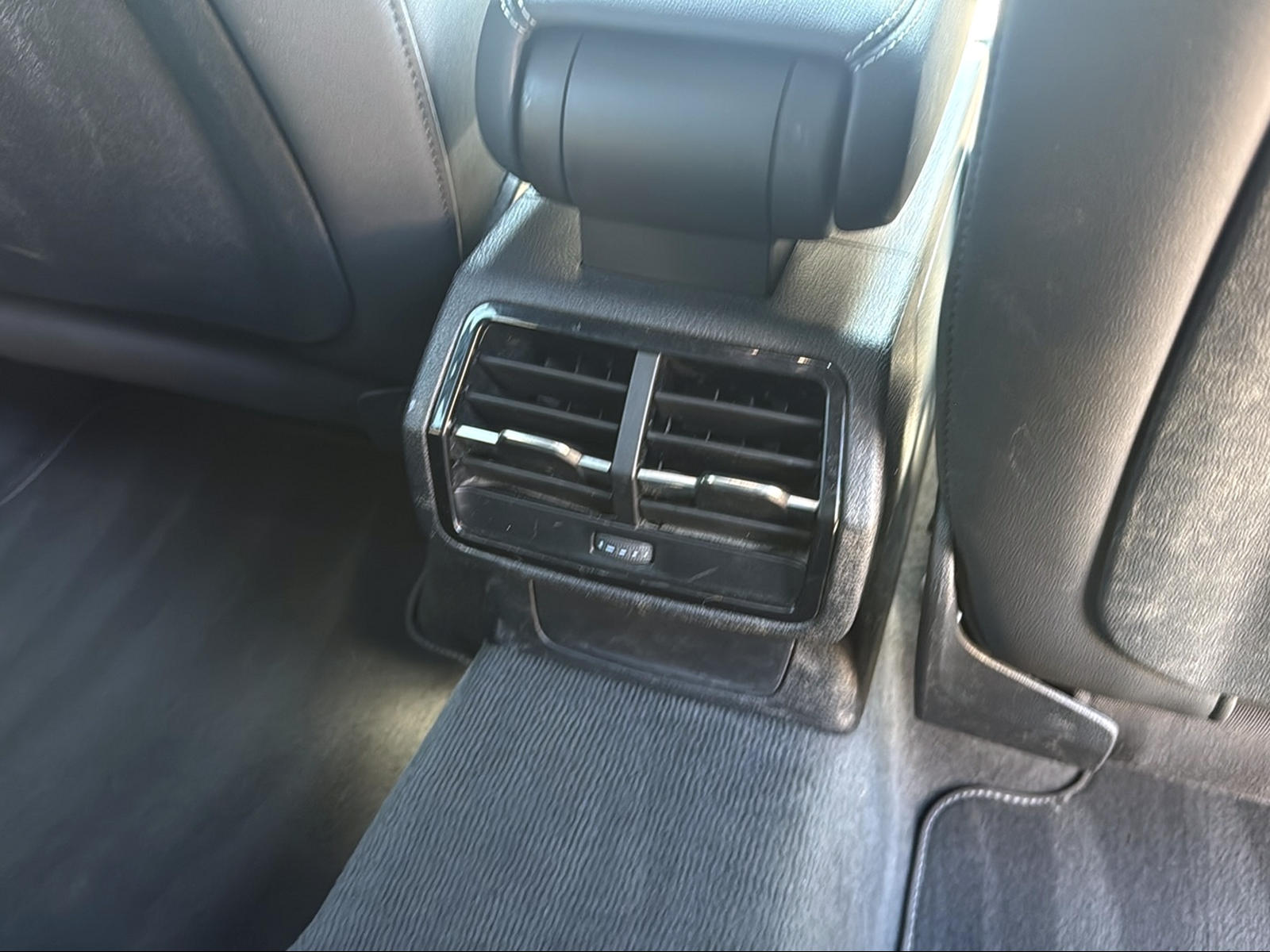 AUDI Q3 35 TFSI S line Attraction S-tronic-image-16