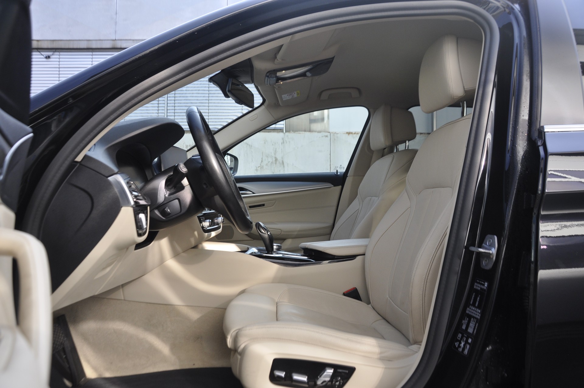 BMW 520d xDrive Touring Steptronic I Standheizung-image-4