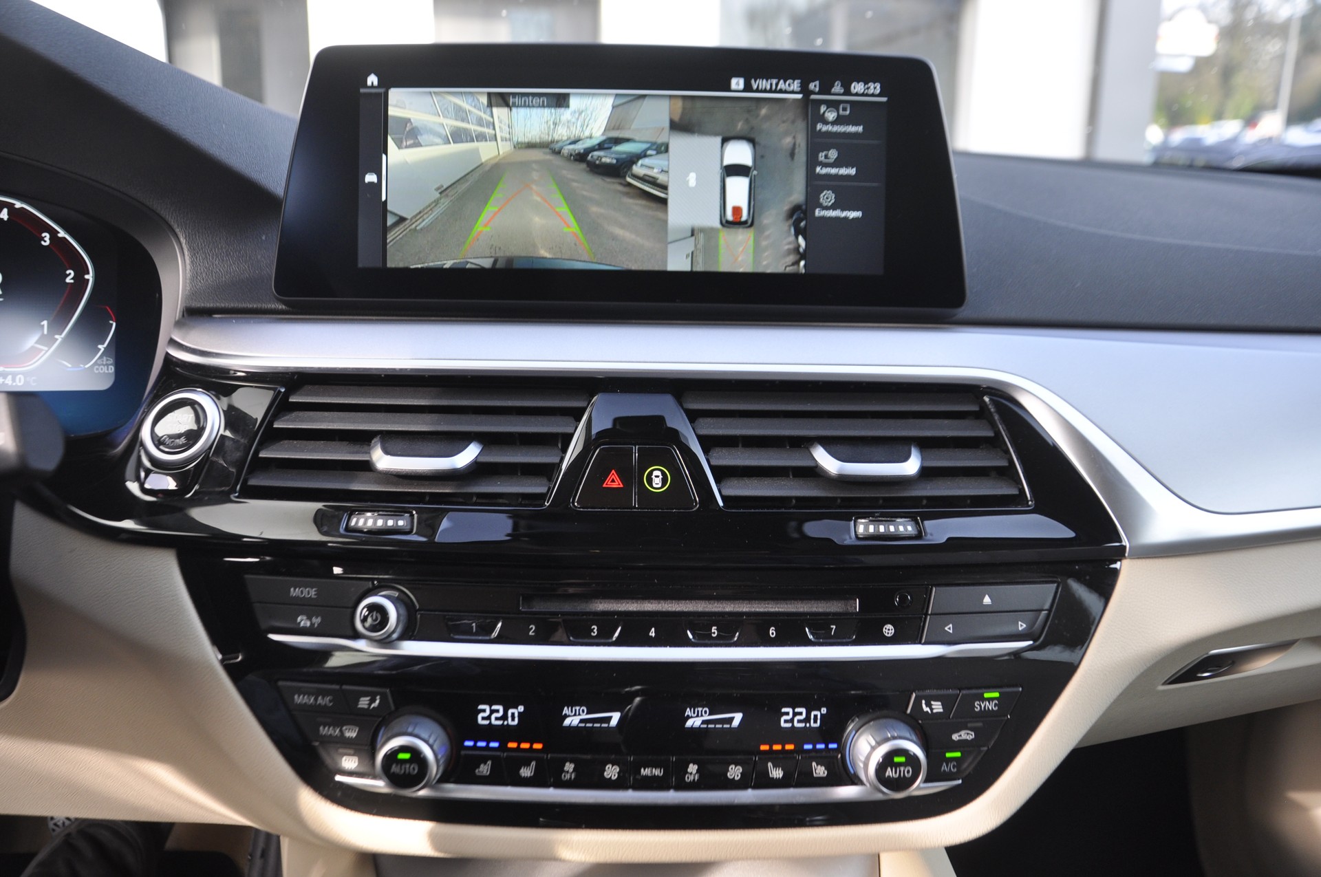 BMW 520d xDrive Touring Steptronic I Standheizung-image-11