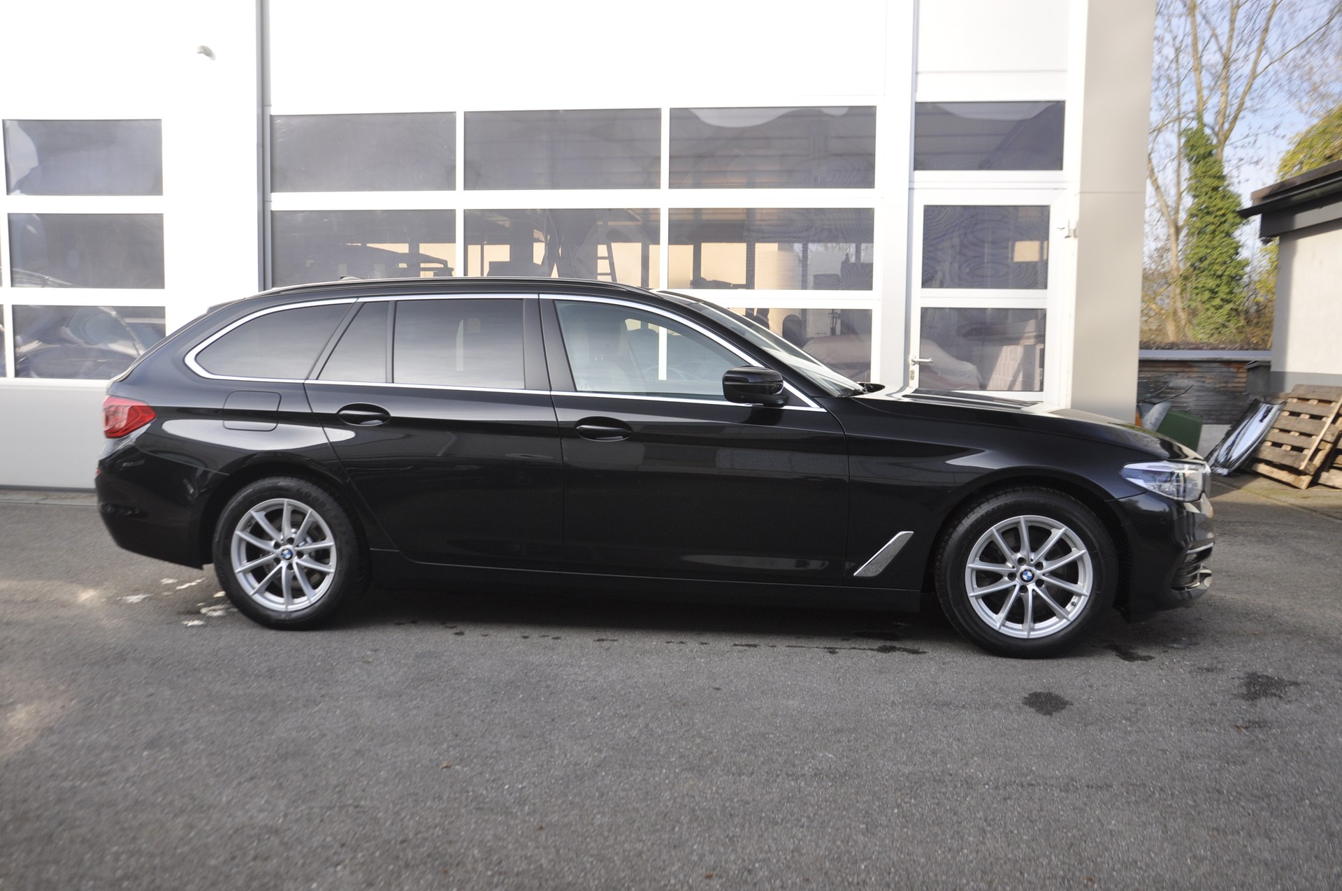 BMW 520d xDrive Touring Steptronic I Standheizung-image-1