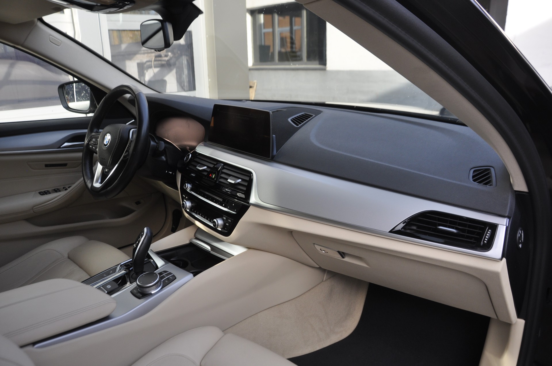 BMW 520d xDrive Touring Steptronic I Standheizung-image-7