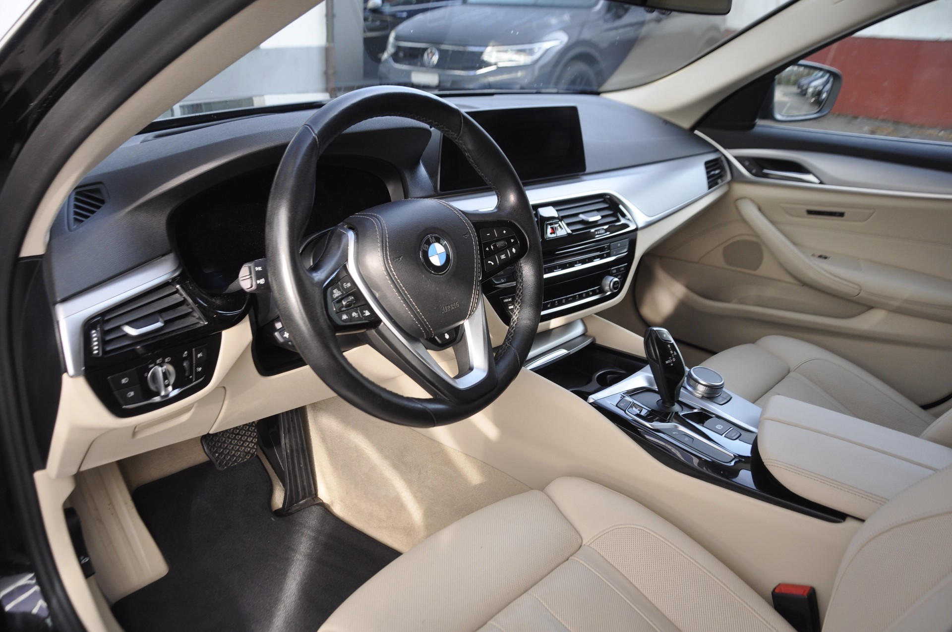 BMW 520d xDrive Touring Steptronic I Standheizung-image-5
