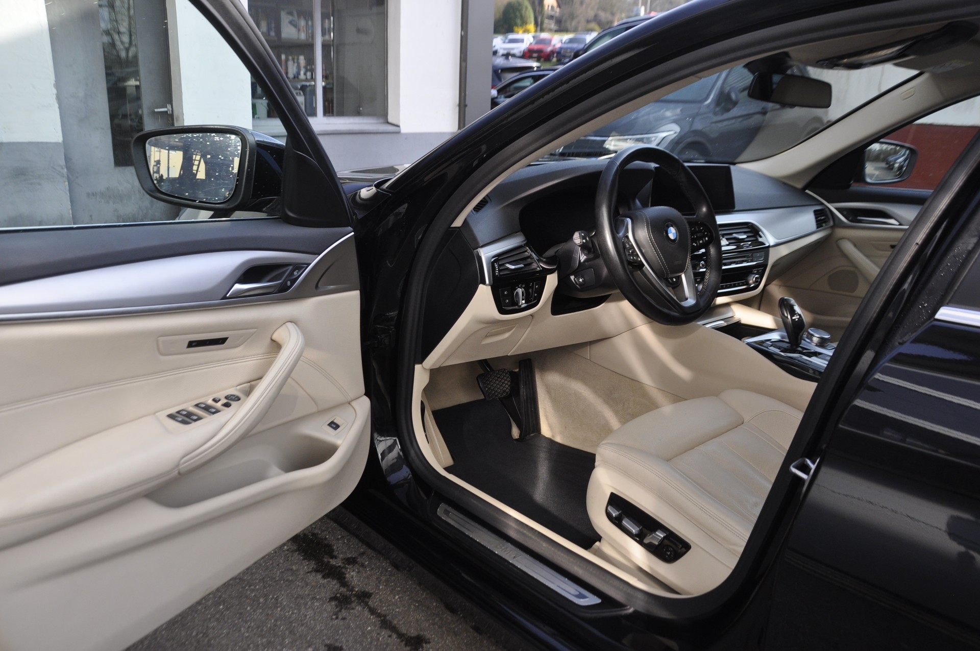 BMW 520d xDrive Touring Steptronic I Standheizung-image-3
