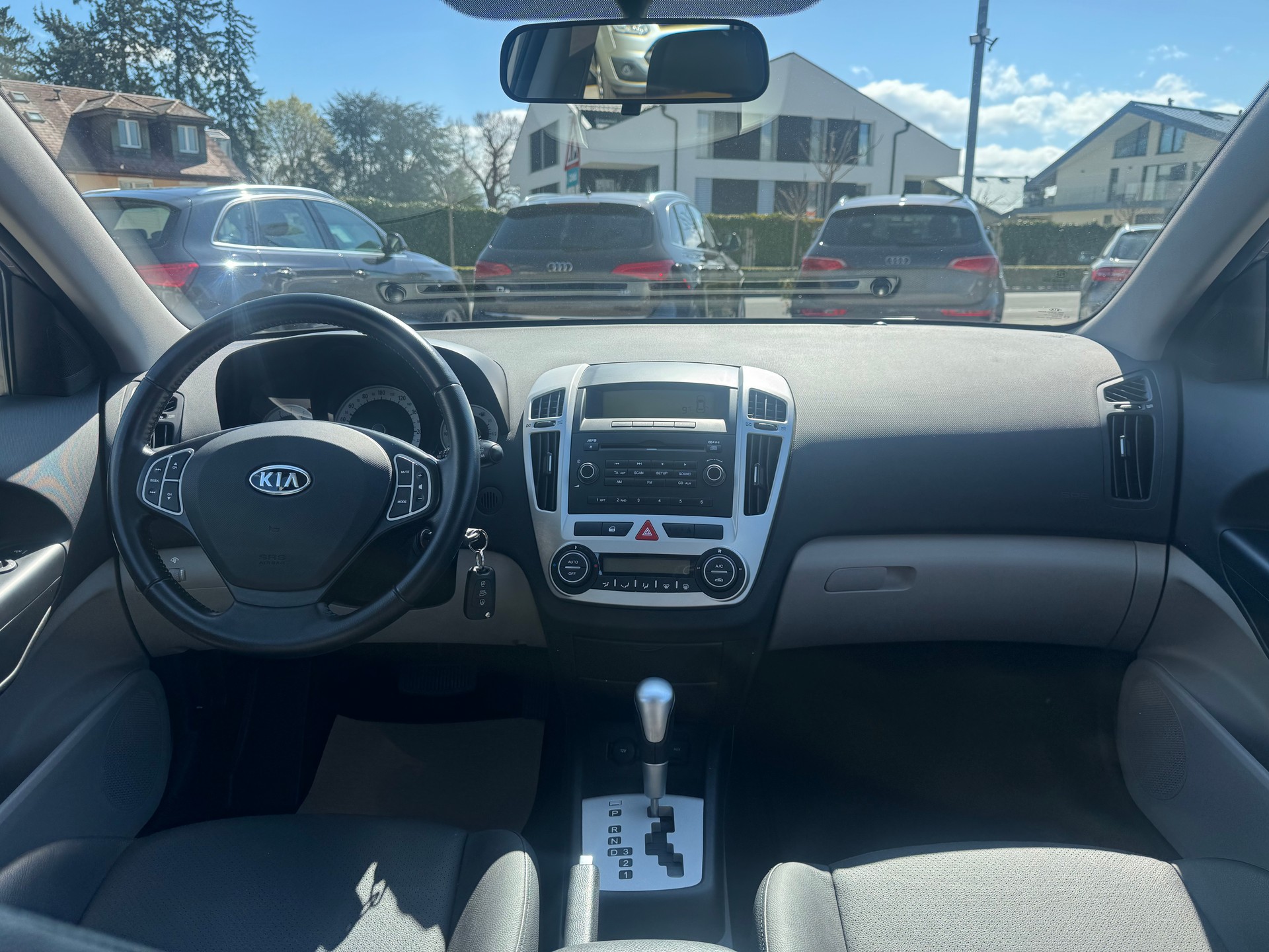 KIA Cee'd Sporty Wagon 1.6 16V Style Automatic-image-12
