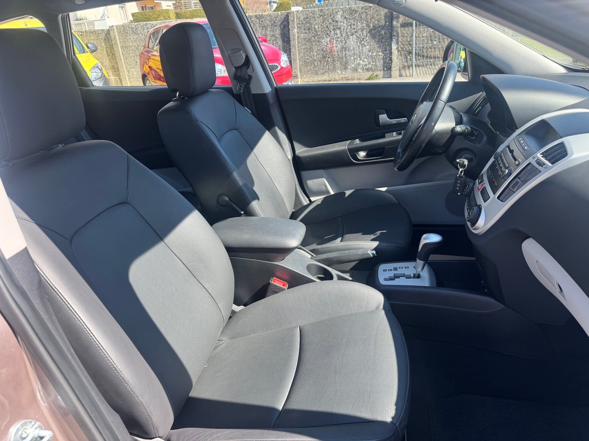 KIA Cee'd Sporty Wagon 1.6 16V Style Automatic-image-9