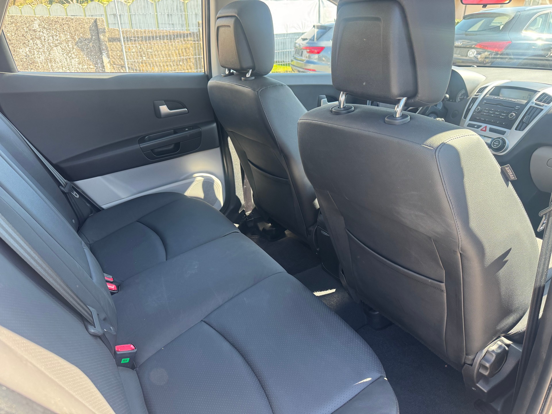 KIA Cee'd Sporty Wagon 1.6 16V Style Automatic-image-11