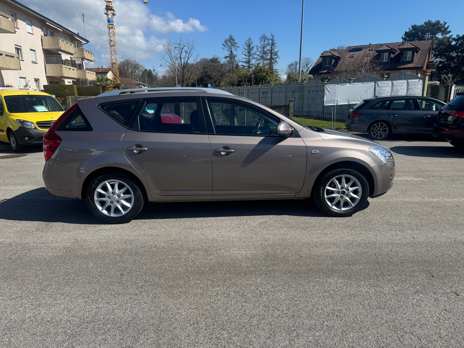 KIA Cee'd Sporty Wagon 1.6 16V Style Automatic-image-6