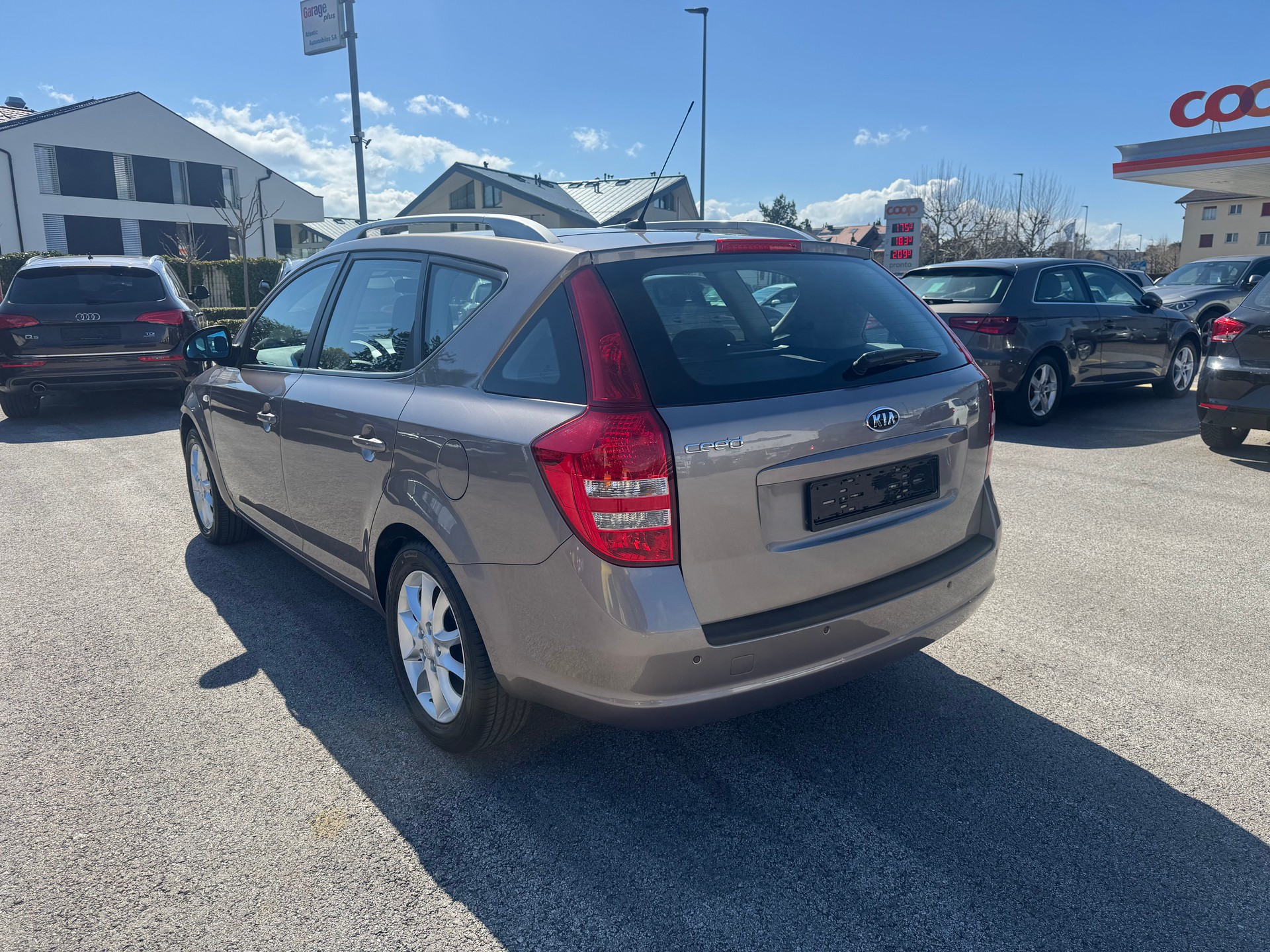 KIA Cee'd Sporty Wagon 1.6 16V Style Automatic-image-3