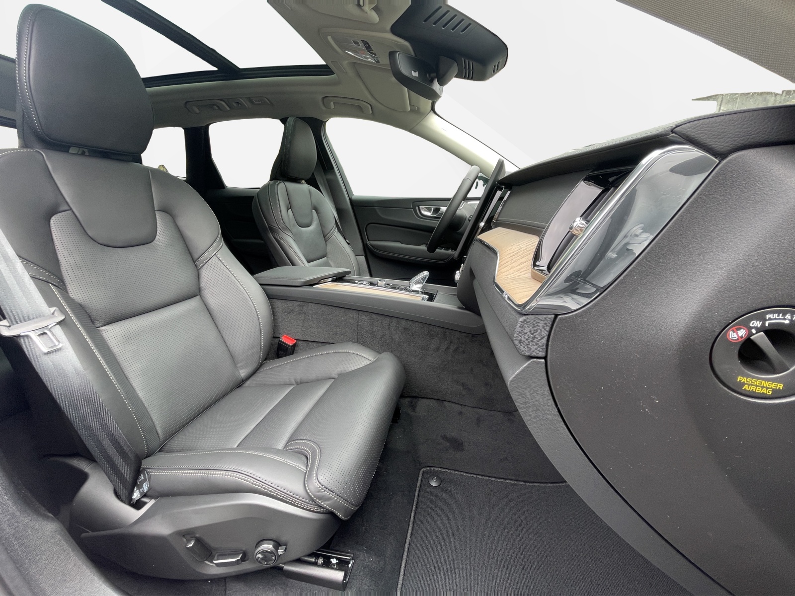 VOLVO XC60 2.0 T6 TE Ultra Dark eAWD-image-16