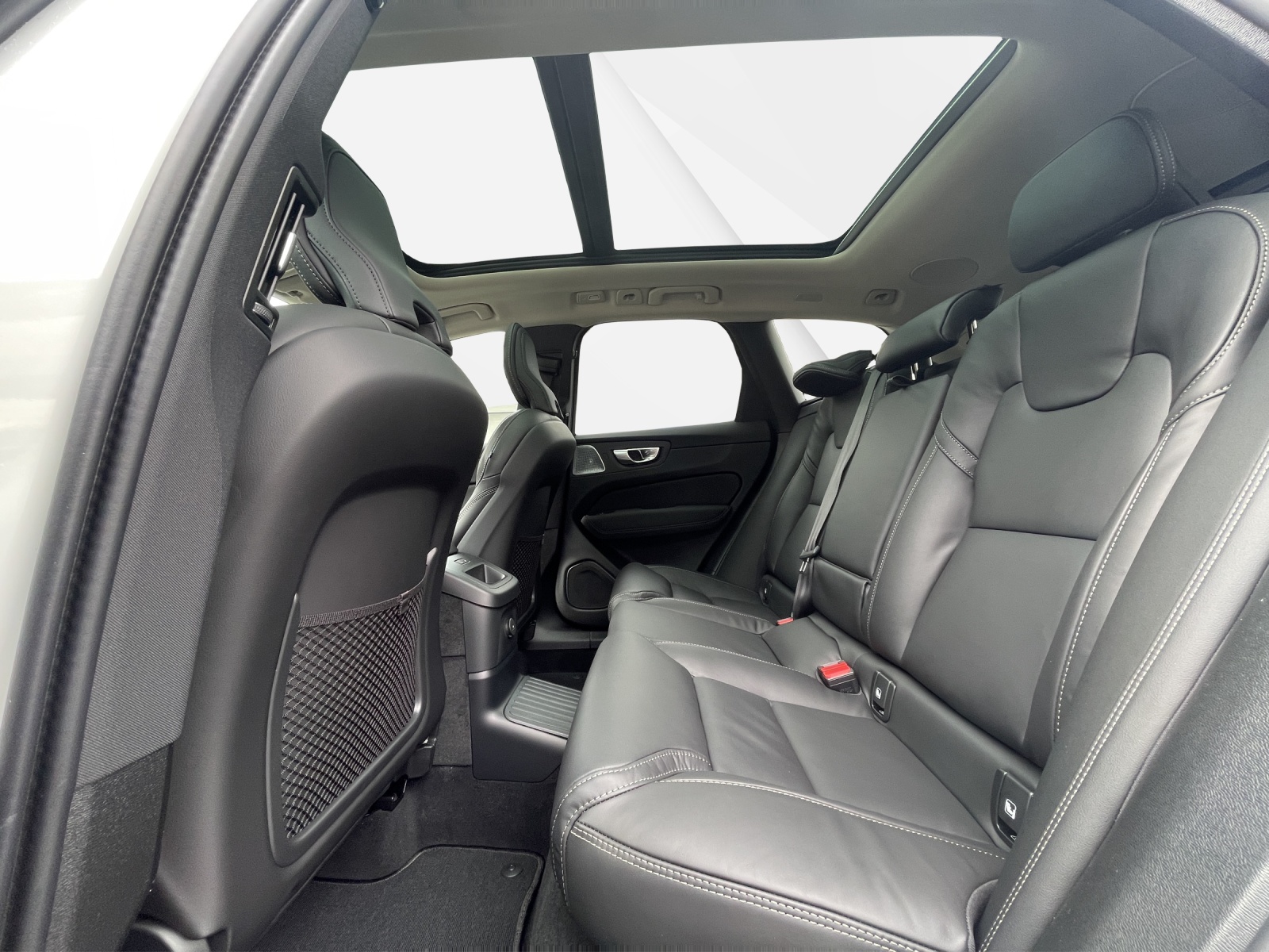 VOLVO XC60 2.0 T6 TE Ultra Dark eAWD-image-13
