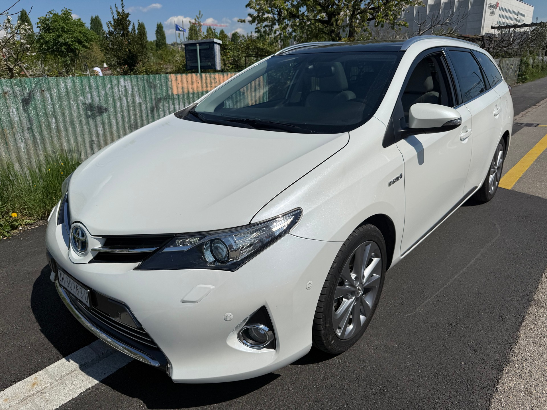 TOYOTA Auris Touring Sports 1.8 16V HSD Linea Luna-image-1