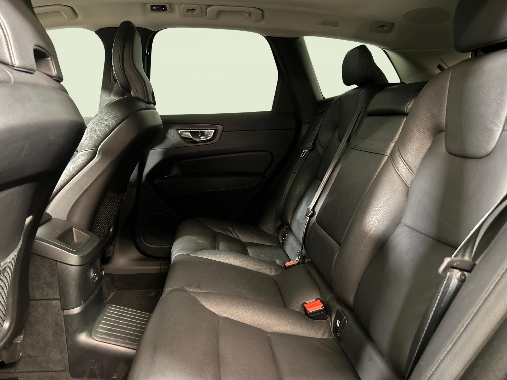 VOLVO XC60 2.0 T6 TE R-Design Expre. eAWD-image-4