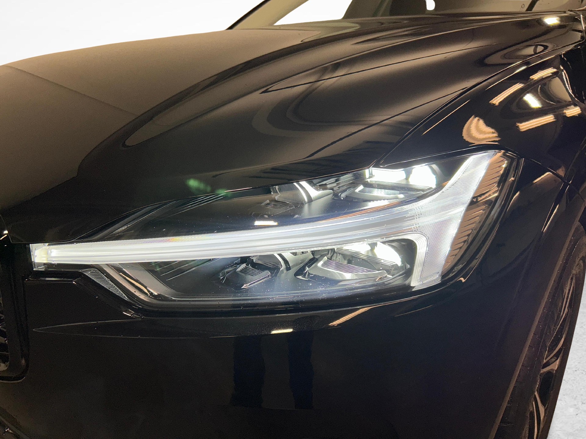 VOLVO XC60 2.0 T6 TE R-Design Expre. eAWD-image-17