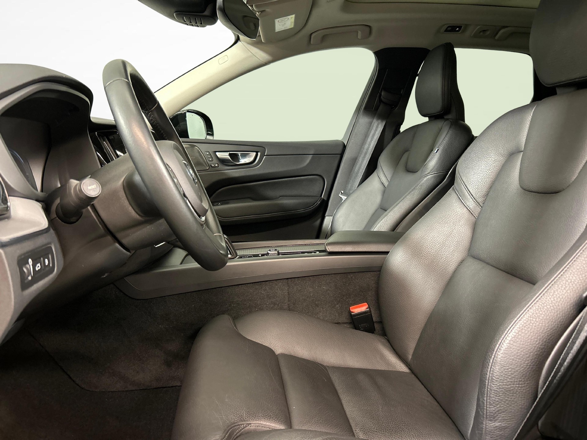 VOLVO XC60 2.0 T6 TE R-Design Expre. eAWD-image-3