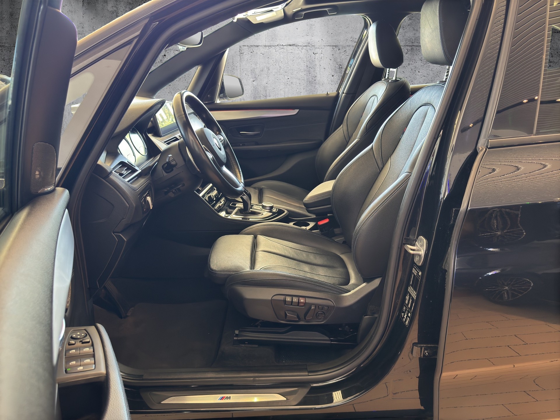 BMW 220d xDrive Active Tourer Steptronic M Sport-image-5