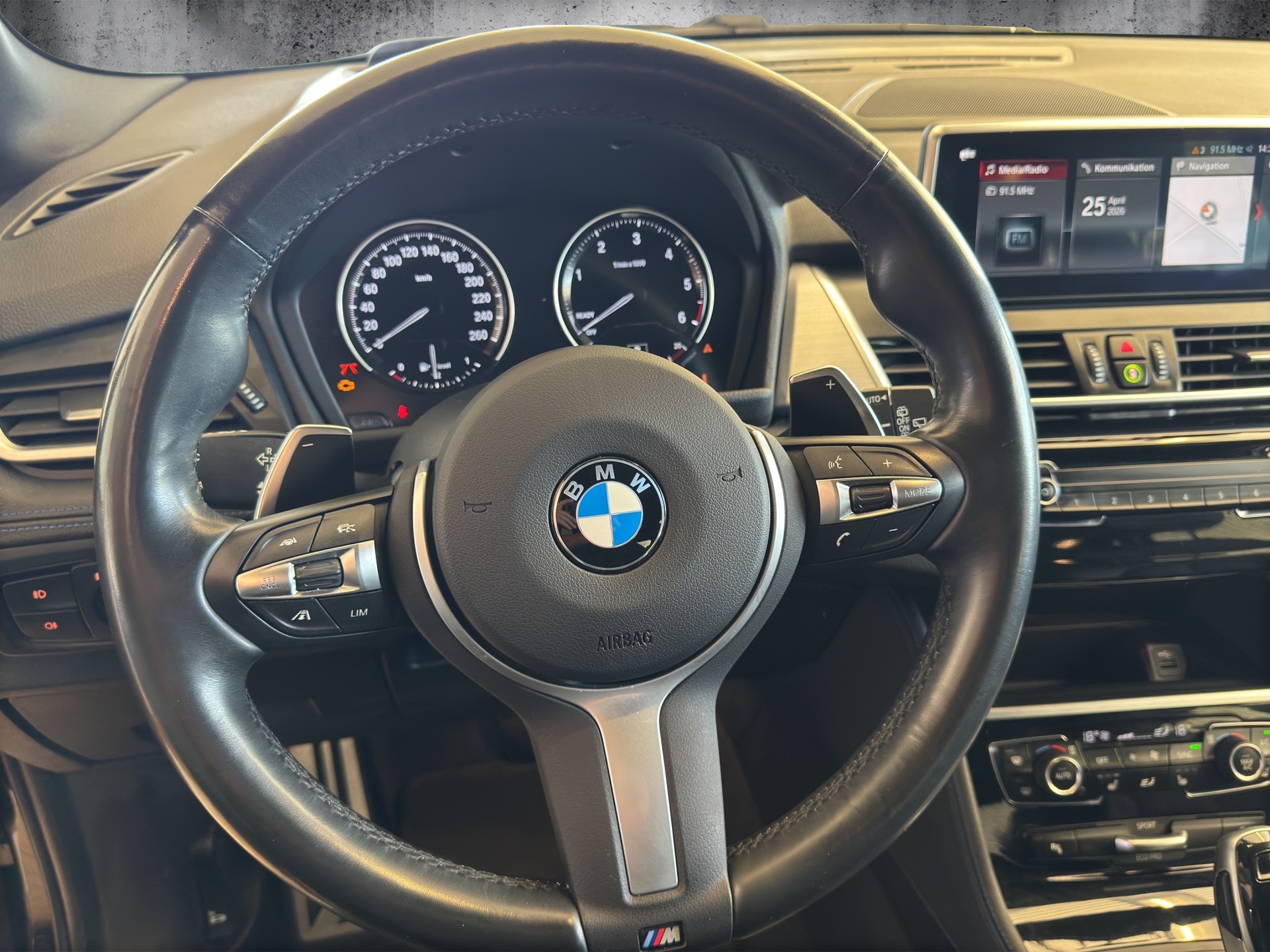 BMW 220d xDrive Active Tourer Steptronic M Sport-image-8