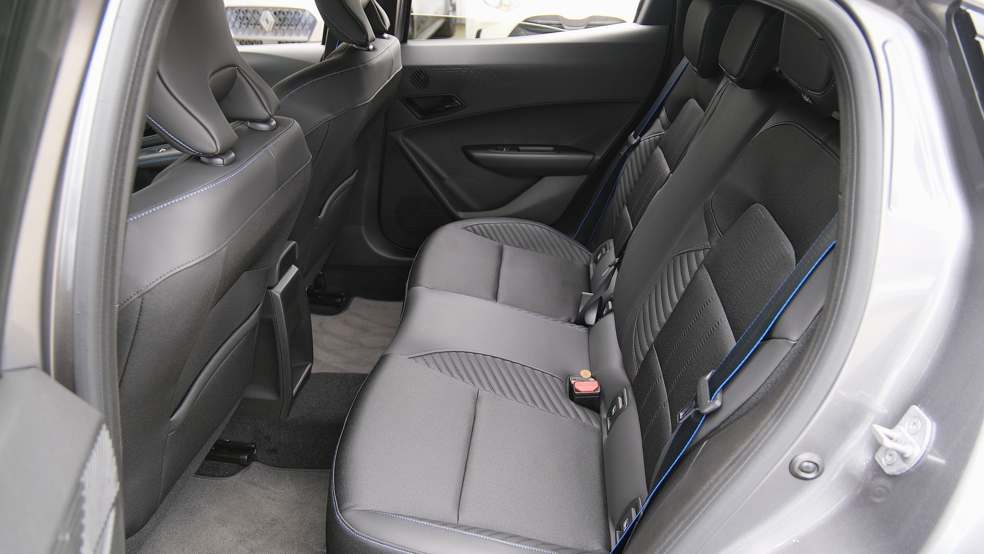 RENAULT Clio 1.8 E-Tech Esprit Alpine " Vollausstattung "-image-23