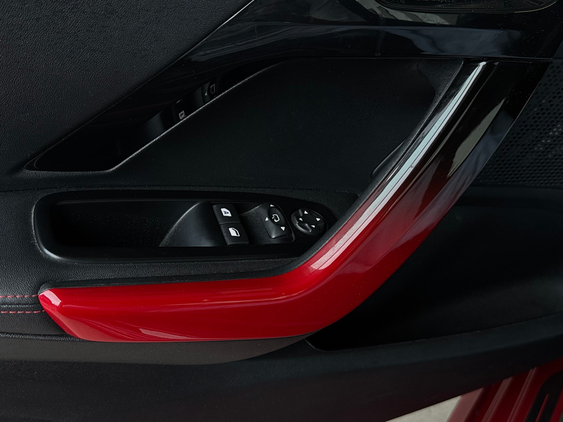 PEUGEOT 208 1.6 Turbo GTi-image-19