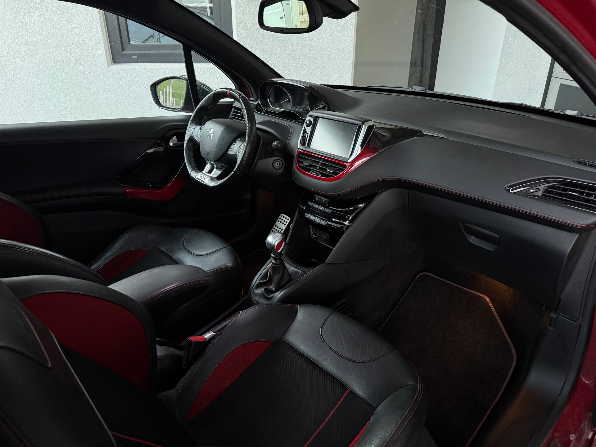 PEUGEOT 208 1.6 Turbo GTi-image-10