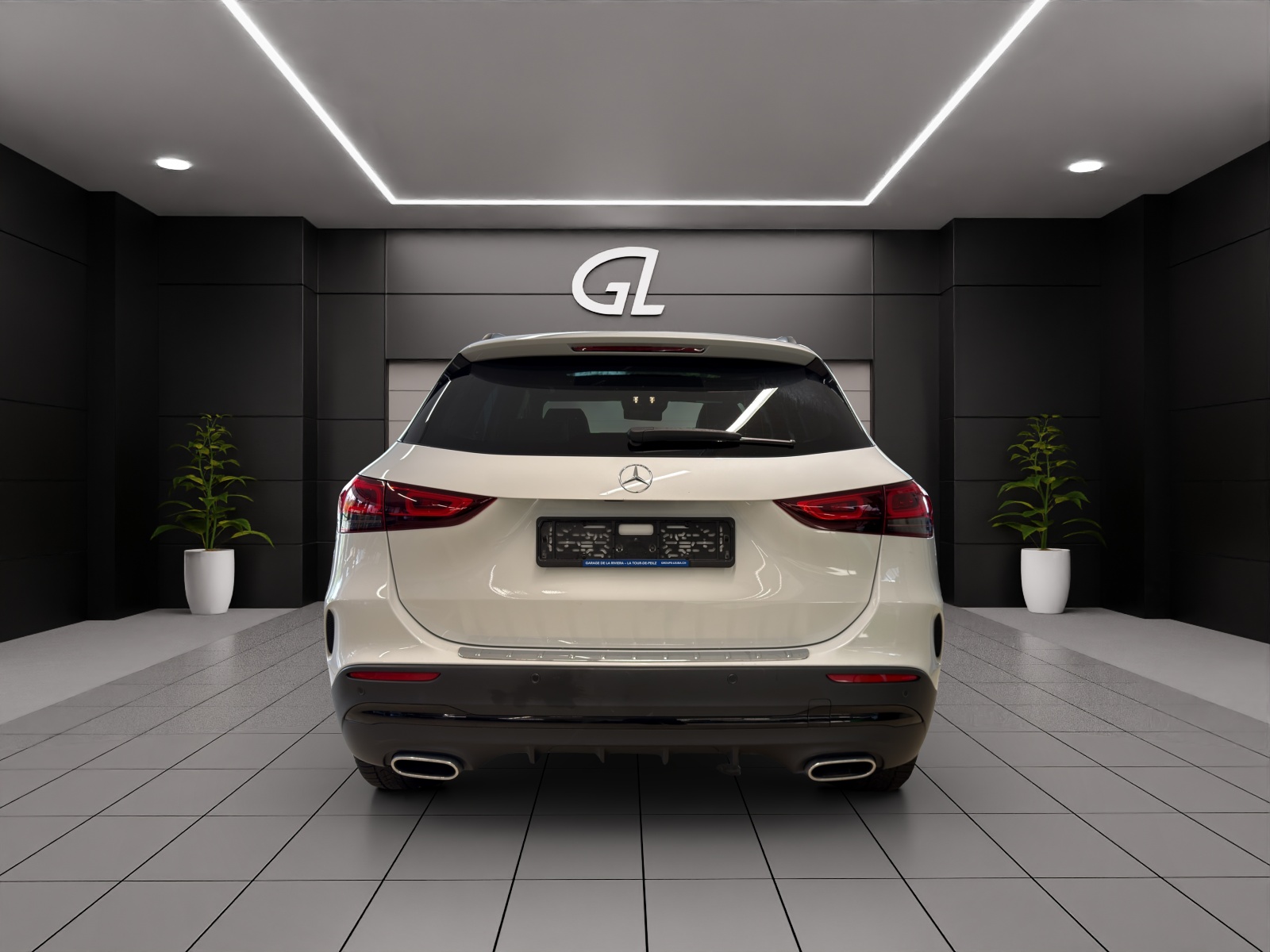 MERCEDES-BENZ GLA 250e AMG Line 8G-DCT-image-4