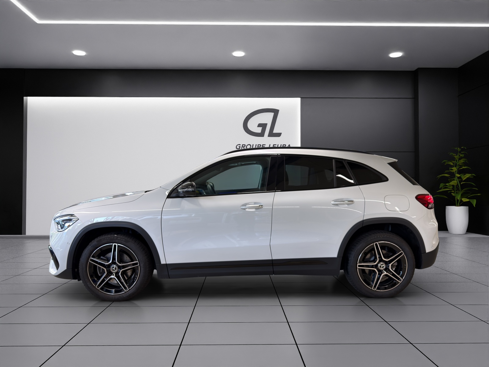MERCEDES-BENZ GLA 250e AMG Line 8G-DCT-image-2