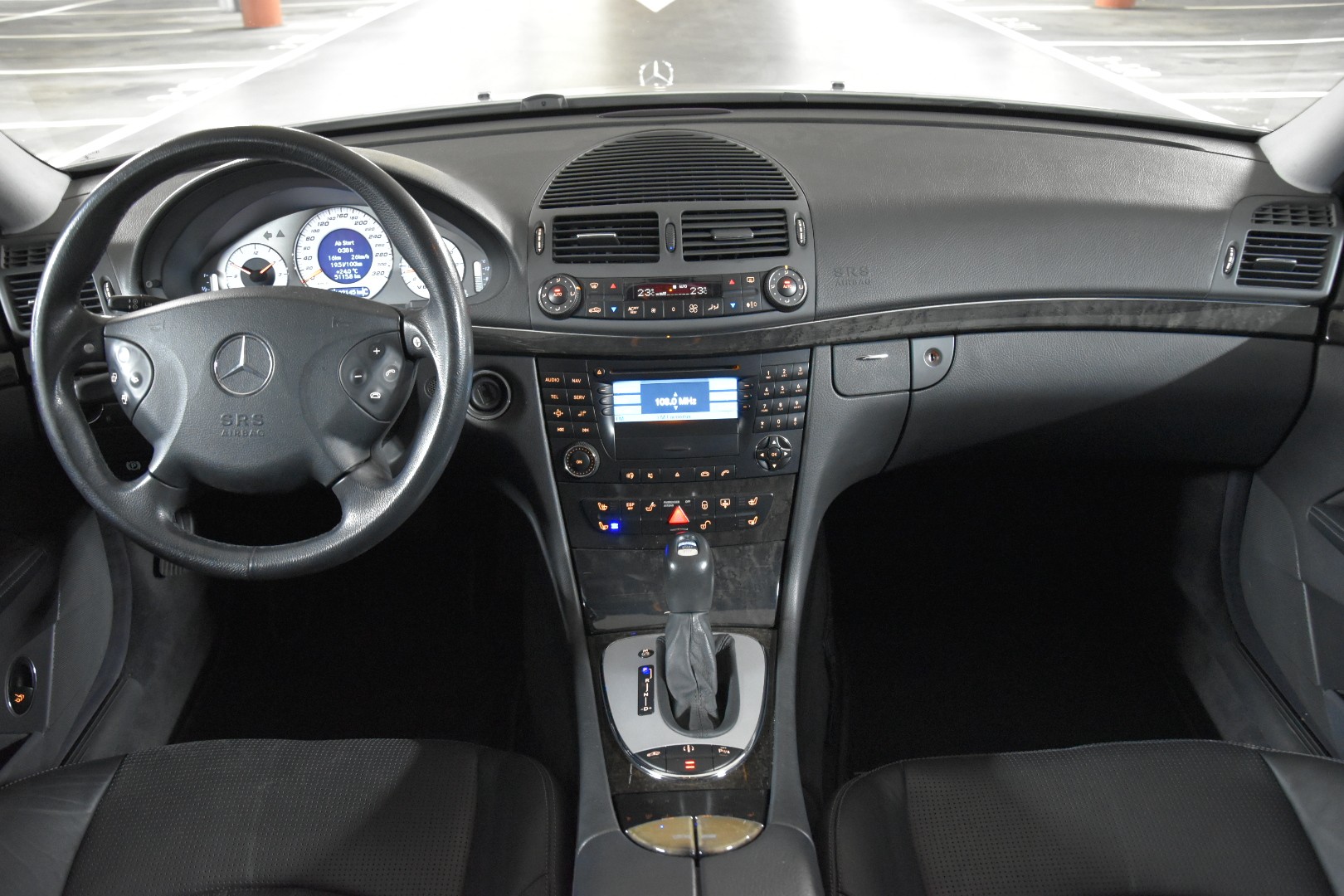 MERCEDES-BENZ E 55 AMG Avantgarde Automatic-image-14