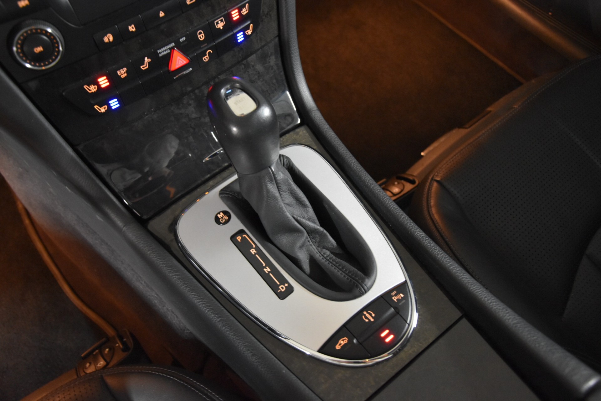 MERCEDES-BENZ E 55 AMG Avantgarde Automatic-image-22