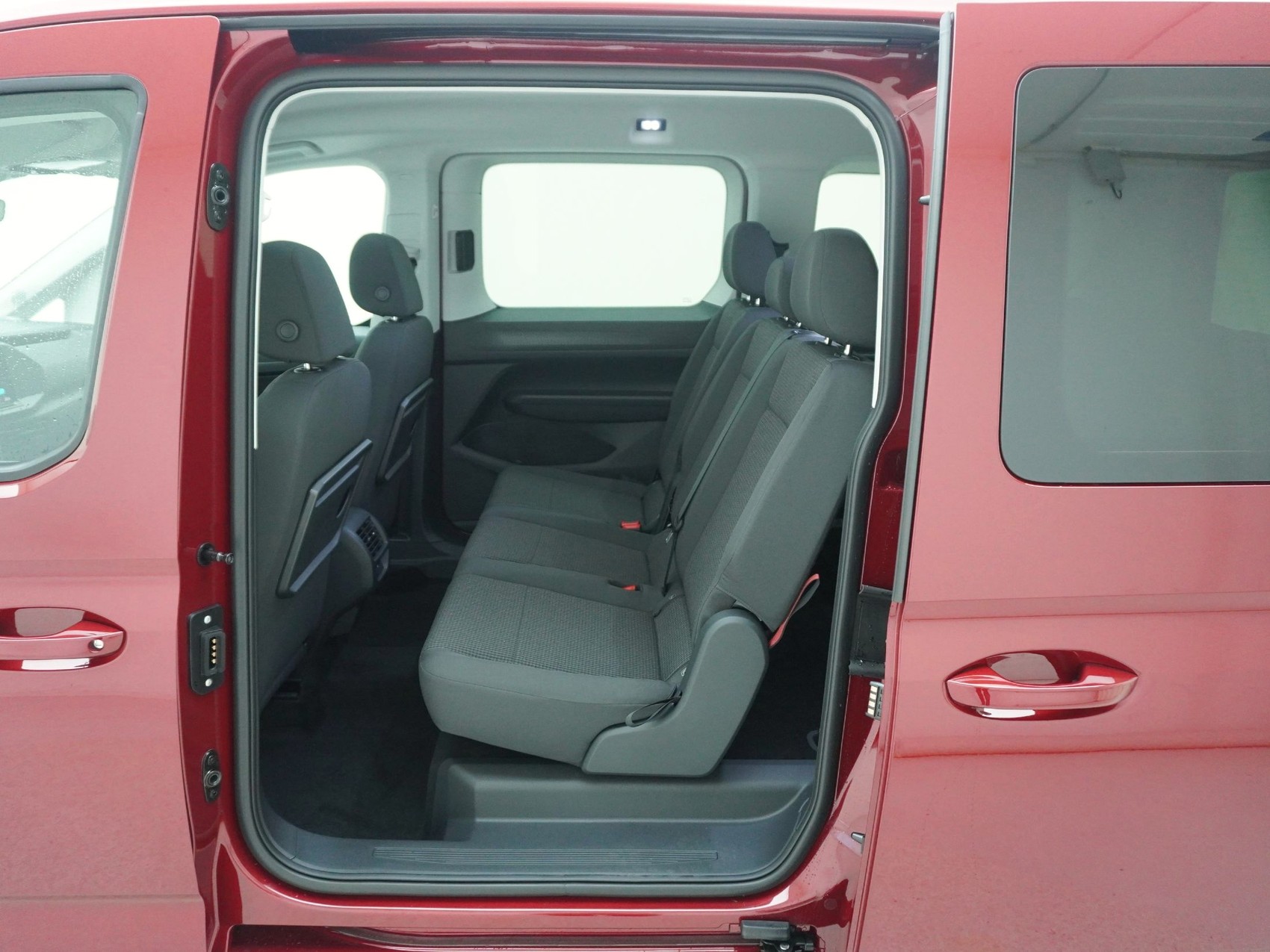 VW Caddy Maxi Outdoor 2.0 TDI 4Motion-image-15