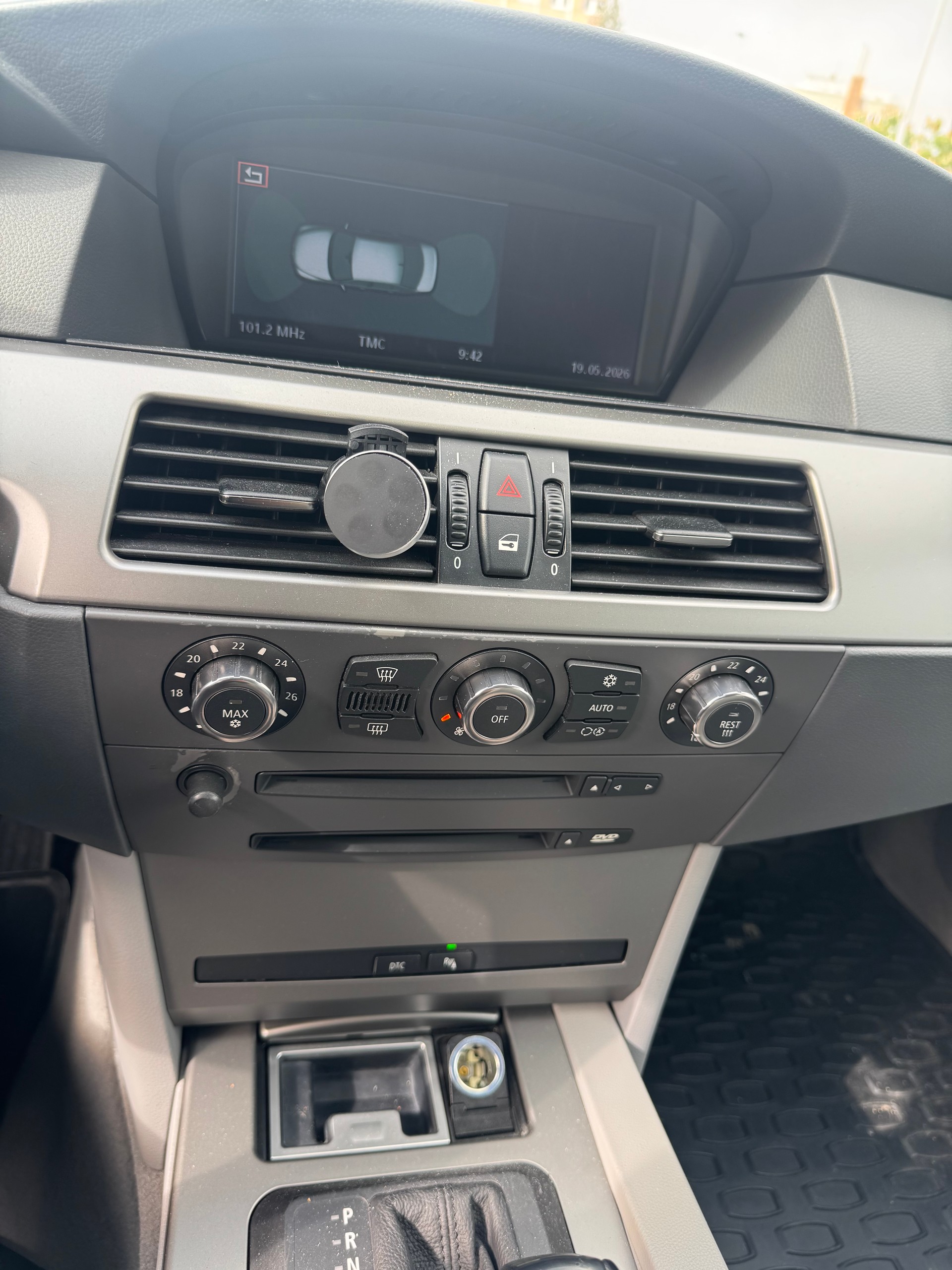 BMW 530xi-image-11