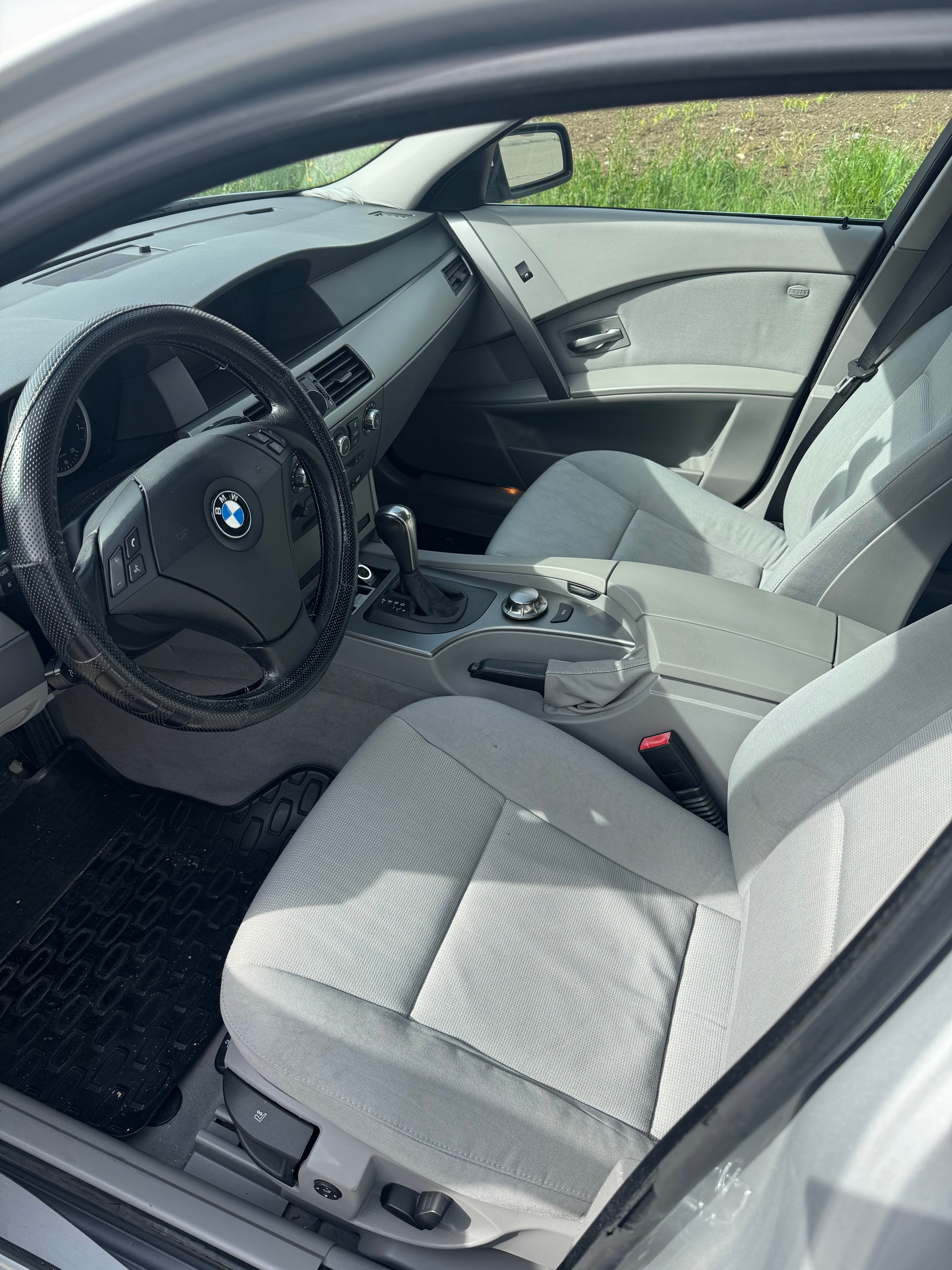 BMW 530xi-image-12