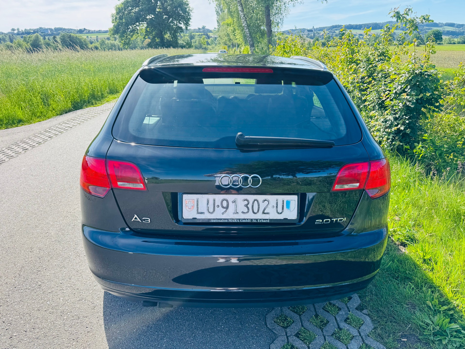 AUDI A3 Sportback 2.0 TDI Ambiente S-line-image-4