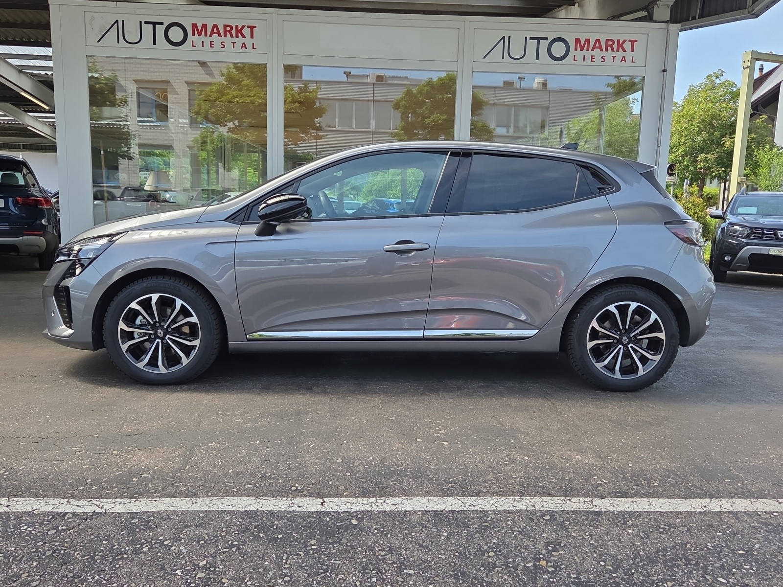 RENAULT Clio 1.6 E-Tech Techno-image-1